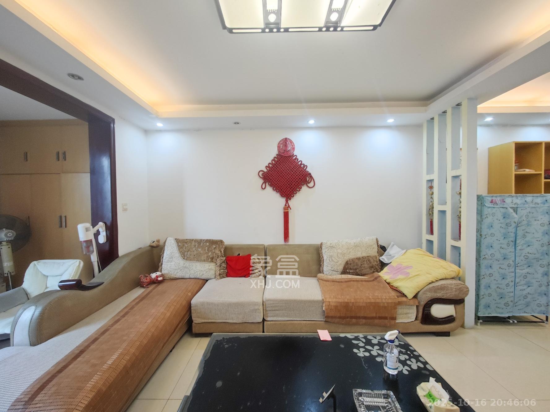 弘欣公寓  2室1厅1卫    42.0万客厅