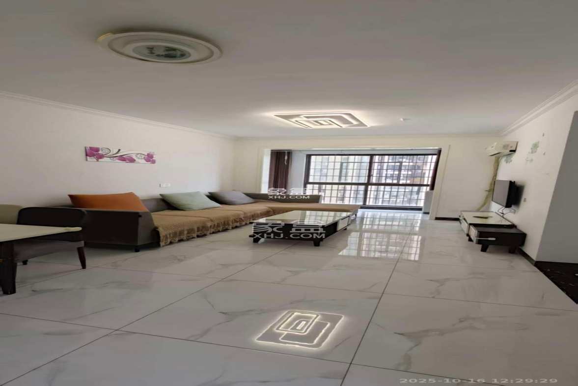 绿地香树花城 3室2厅1卫 1600.0元/月 绿地香树花城 3室2厅1卫 1600.0元/月室内图