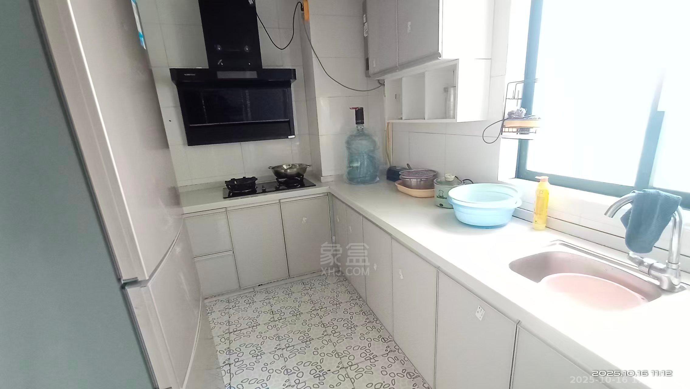 经世皇城 3室2厅2卫 2000.0元/月 经世皇城 3室2厅2卫 2000.0元/月室内图