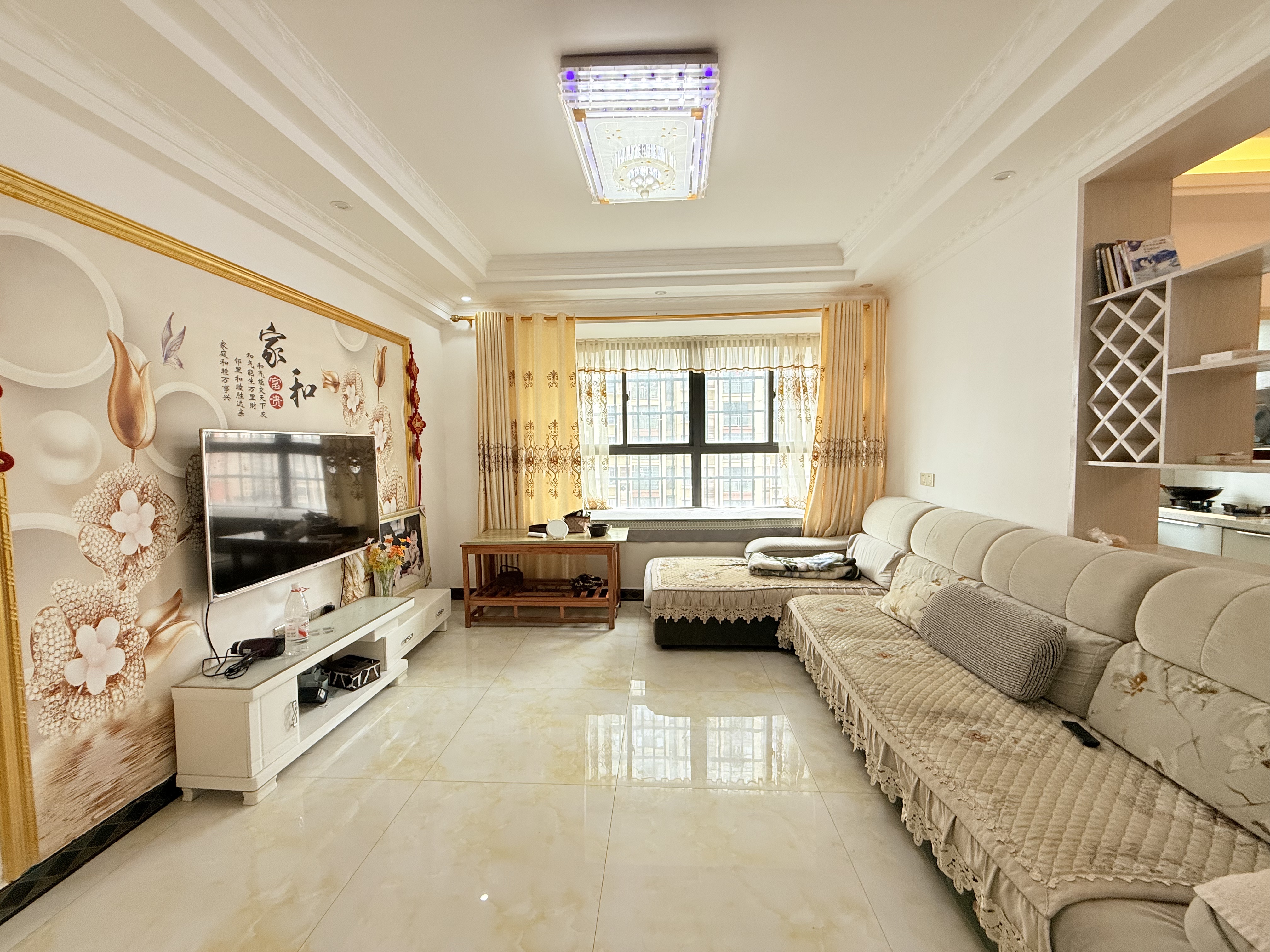 丽景天下一期 3室2厅1卫 60.8万 丽景天下一期 3室2厅1卫 60.8万客厅