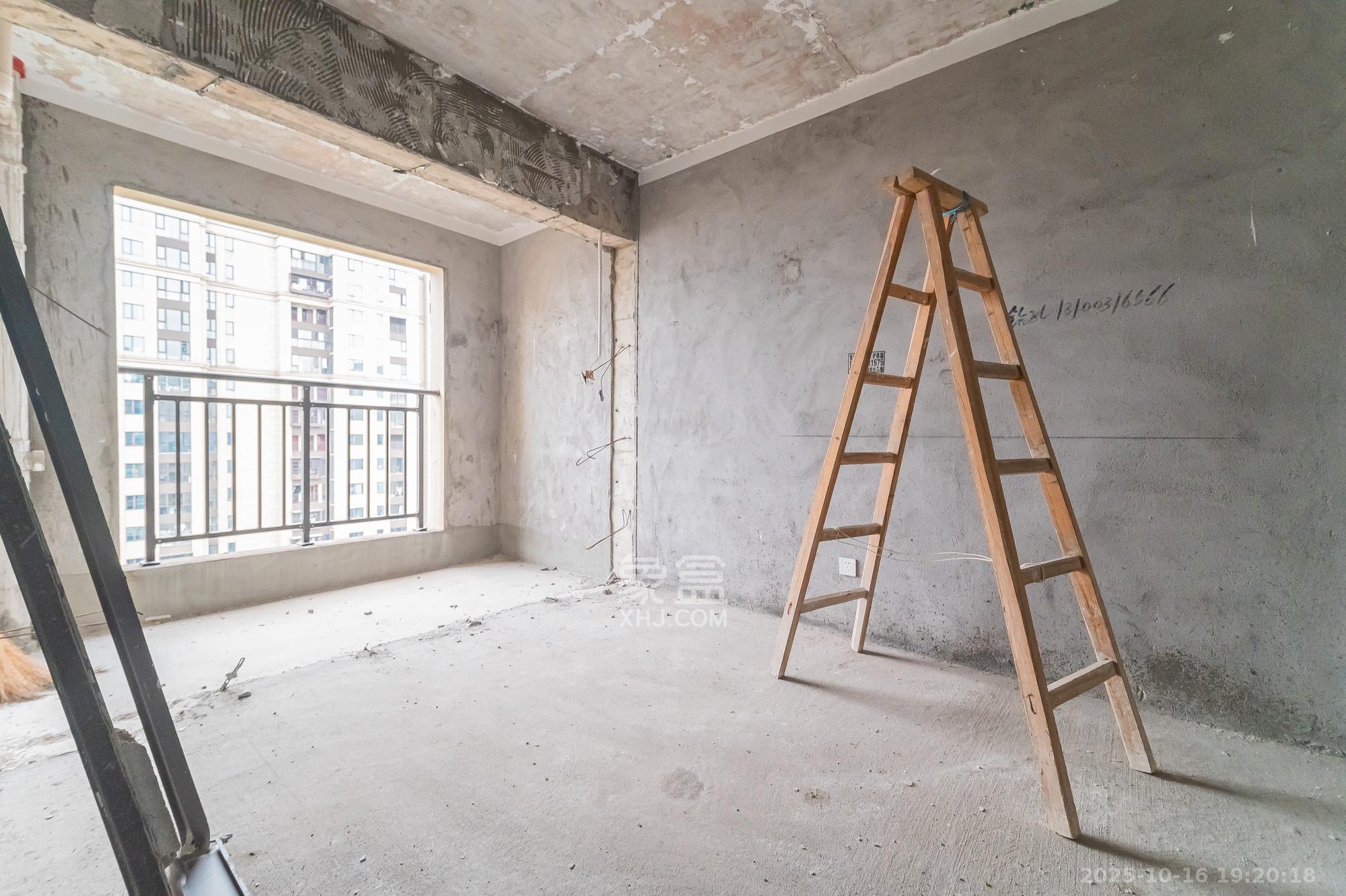 星湖湾二期高层  4室2厅2卫    99.0万其他