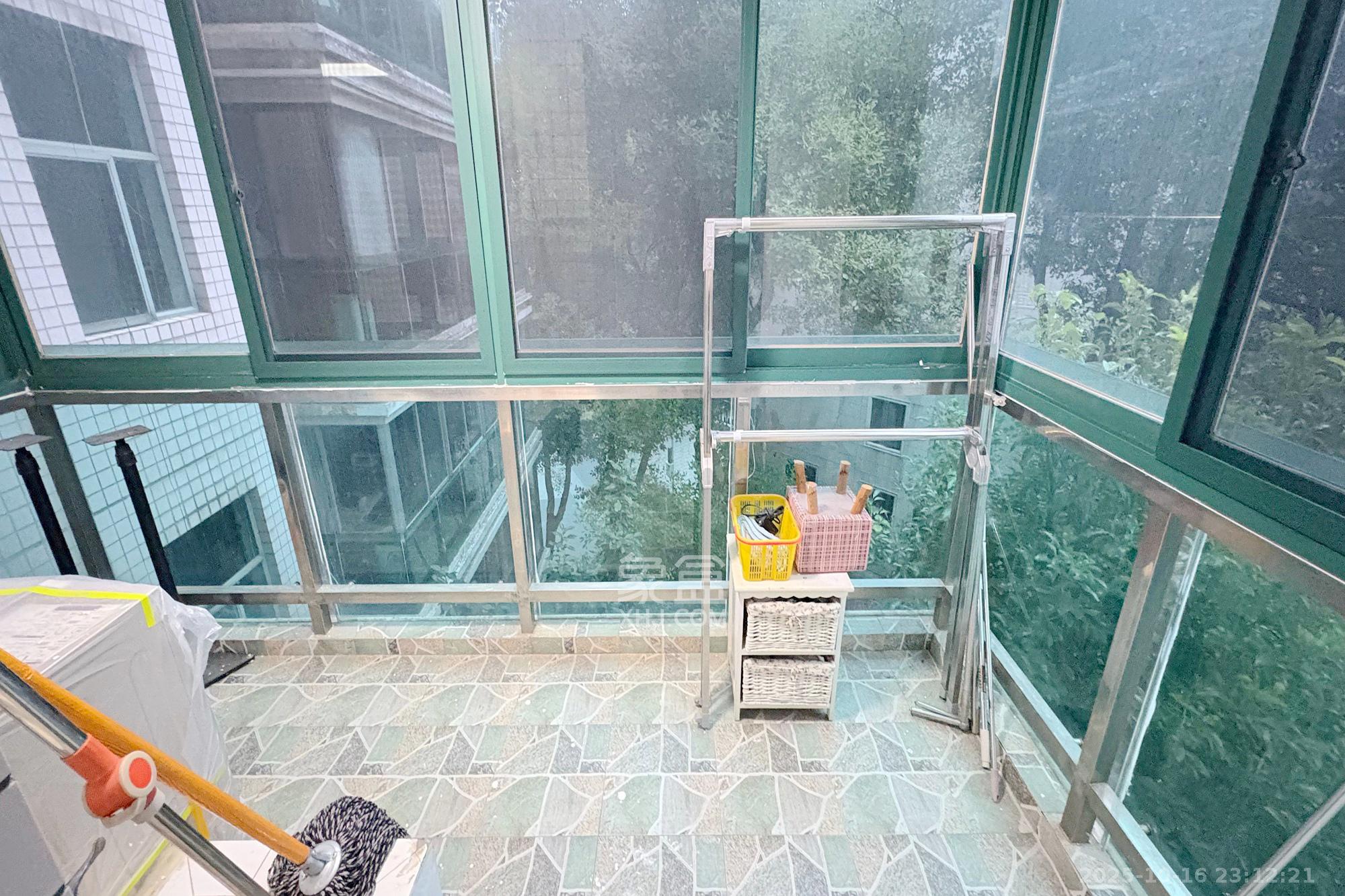 梦泽园  3室2厅2卫    188.0万阳台