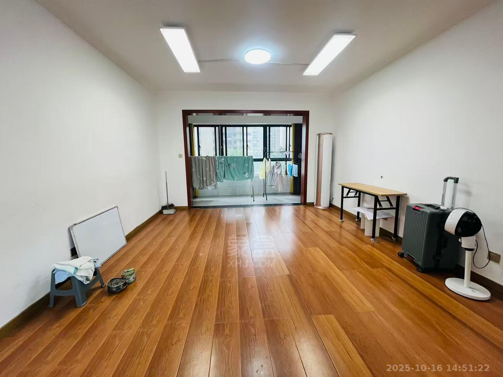 中建江湾壹号  4室2厅2卫    2300.0元/月