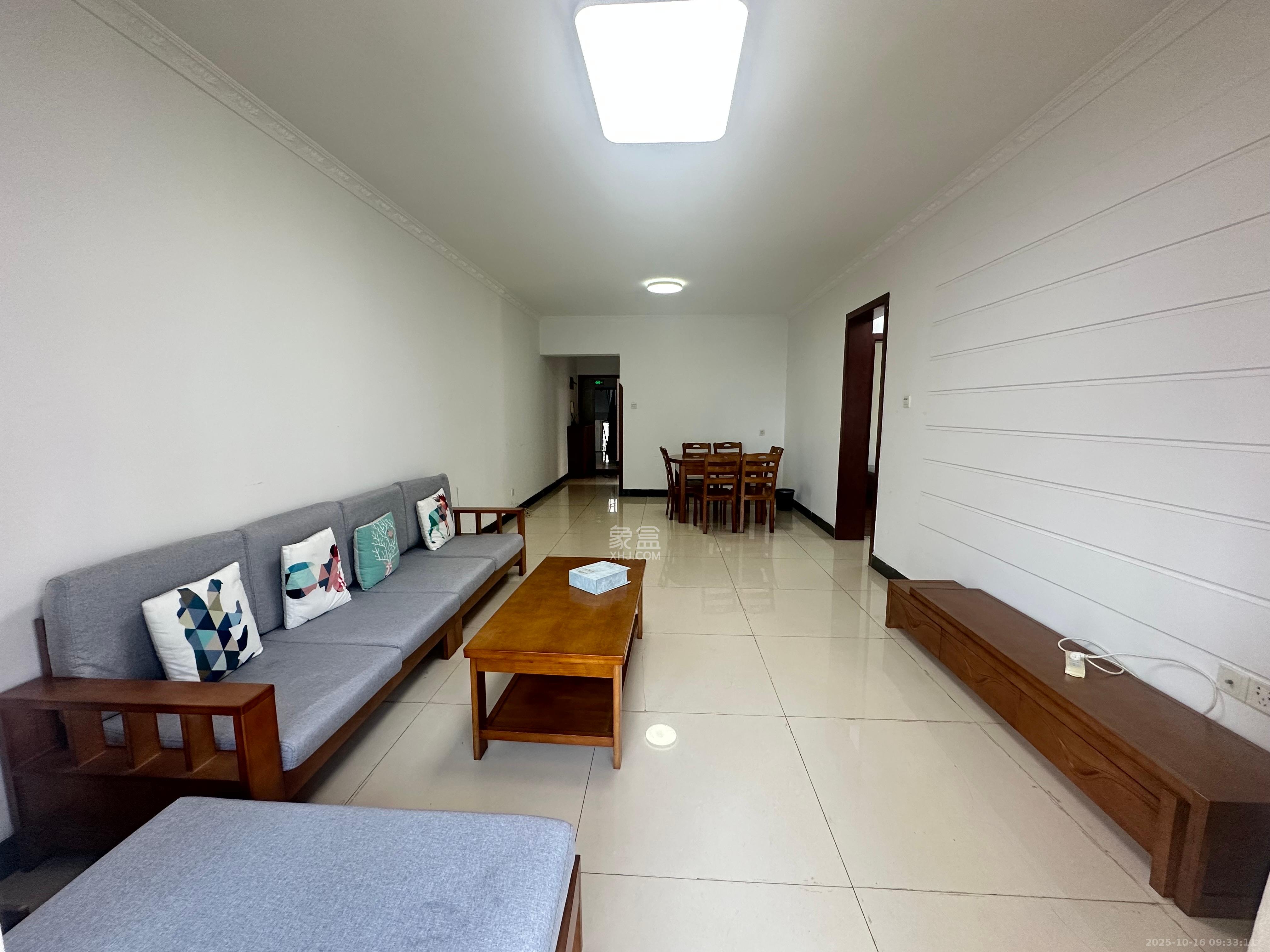 金碧文华  2室2厅1卫    2000.0元/月室内图