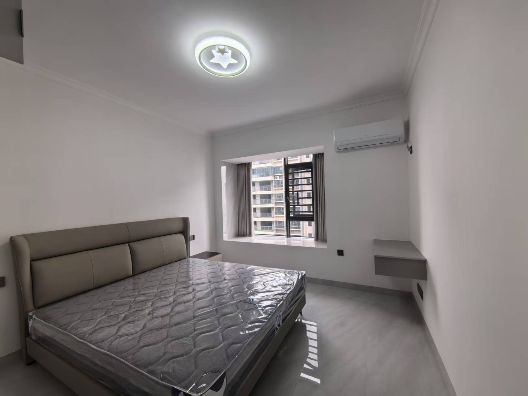 互助小区电梯房  3室2厅2卫    2200.0元/月室内图