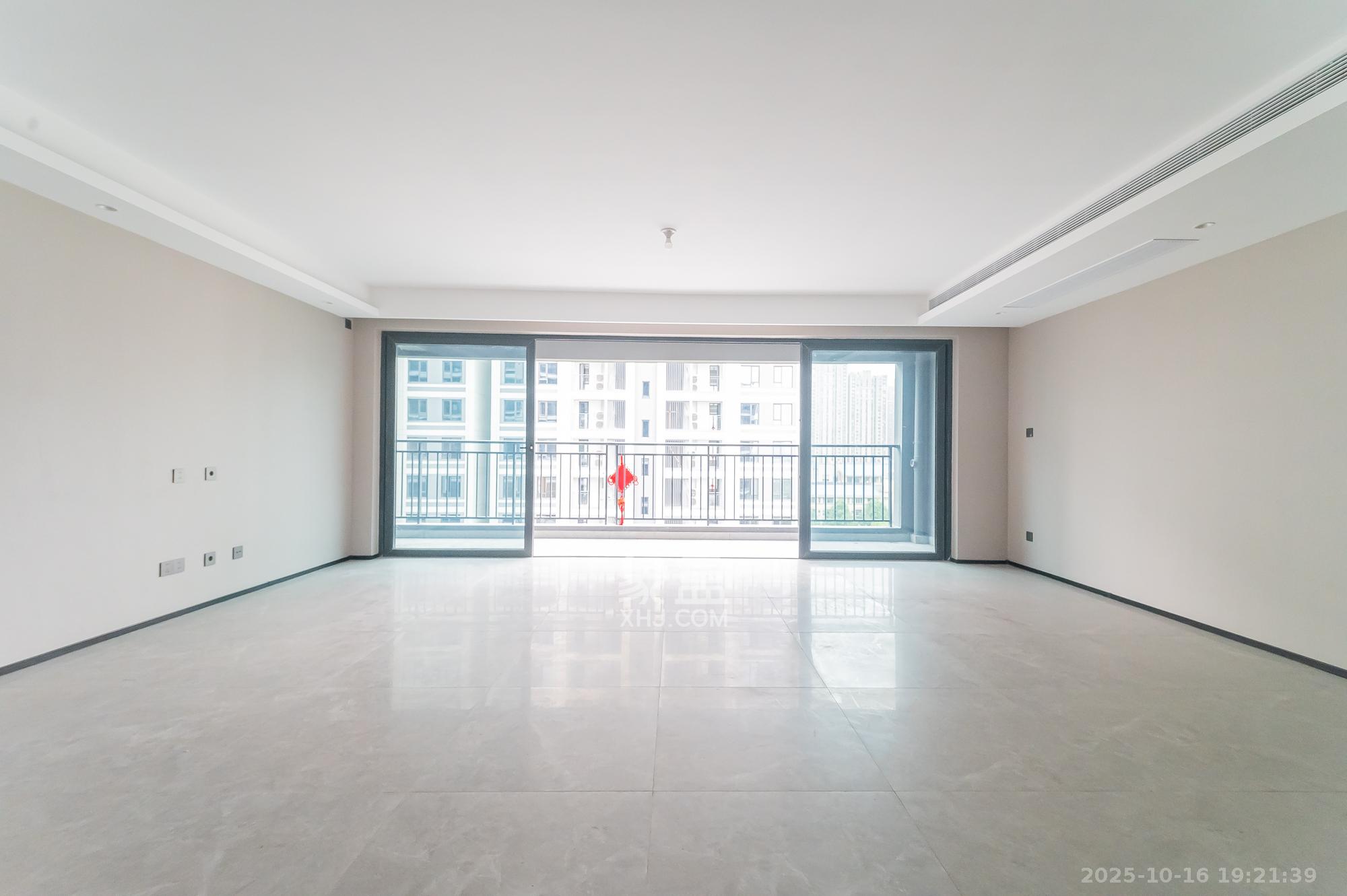 万科松湖天地  4室2厅3卫    245.0万