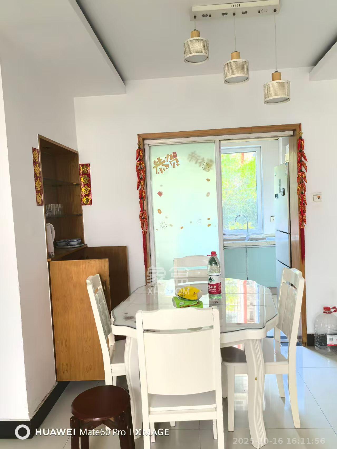 玛依拉山庄  3室2厅2卫    2700.0元/月 玛依拉山庄  3室2厅2卫    2700.0元/月室内图