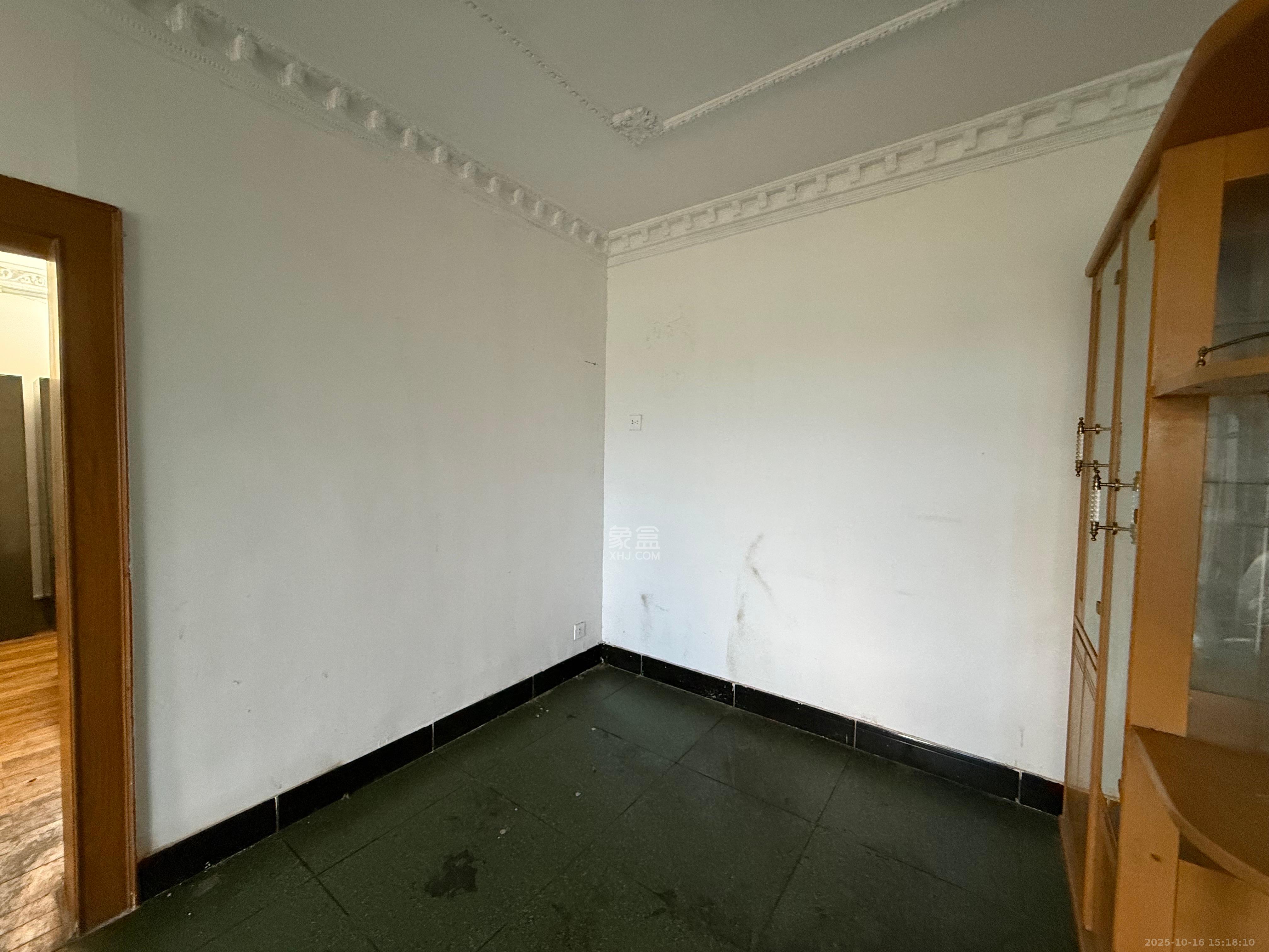 南湖公寓（万顺公寓）  3室2厅1卫    2000.0元/月室内图