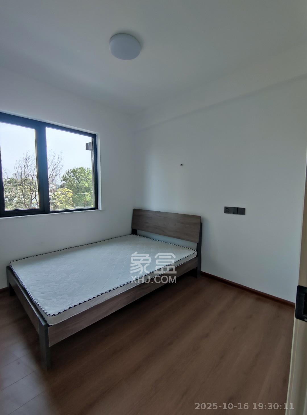 金辉优步湖畔  4室2厅2卫    2200.0元/月室内图