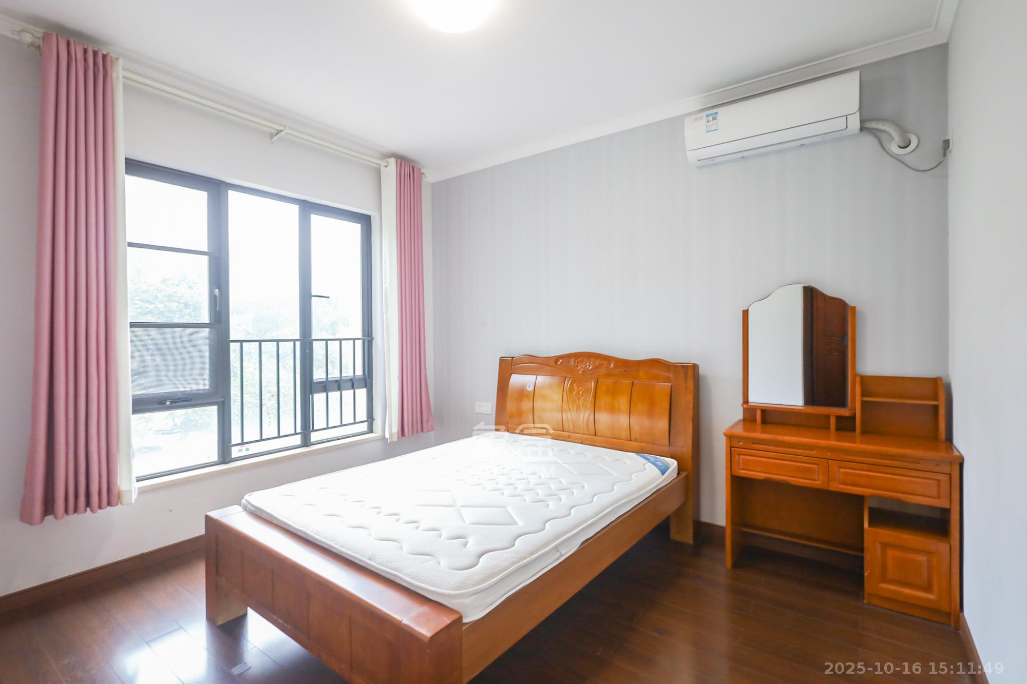 万科里金域国际  3室2厅2卫    158.0万 万科里金域国际  3室2厅2卫    158.0万卧室