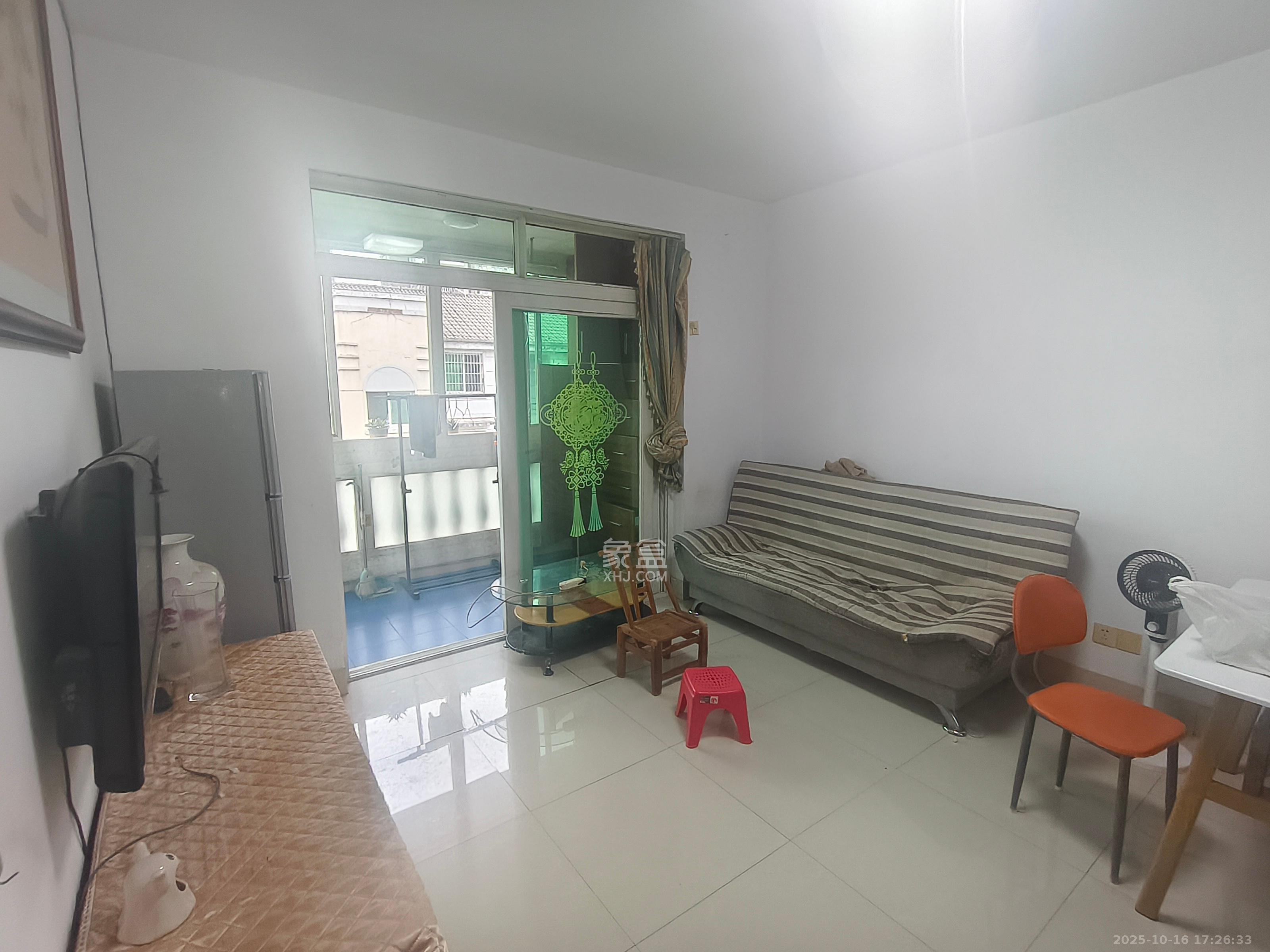 江南公寓  1室2厅1卫    1400.0元/月室内图