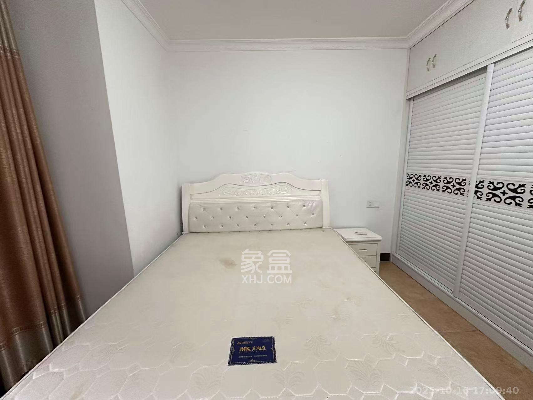 东岸梅园小区  1室2厅2卫    2400.0元/月室内图