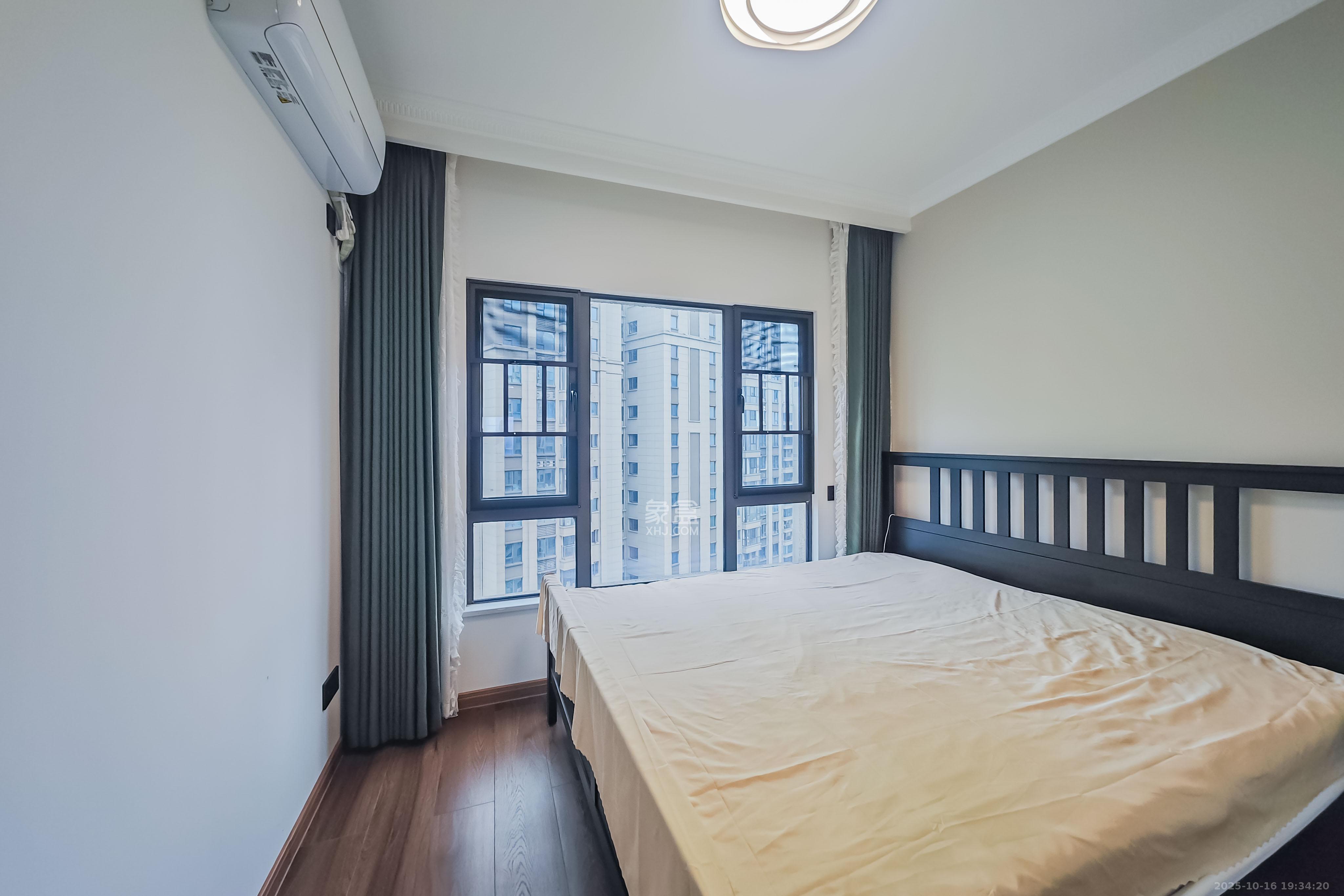 阳光城尚东湾愉景苑  4室2厅2卫    220.0万卧室