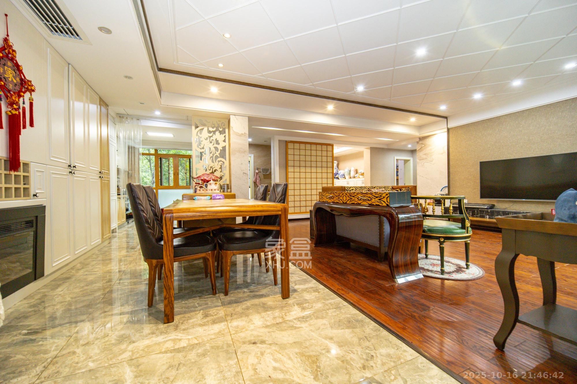 藏珑湖上国际花园  4室2厅2卫    242.0万 藏珑湖上国际花园  4室2厅2卫    242.0万