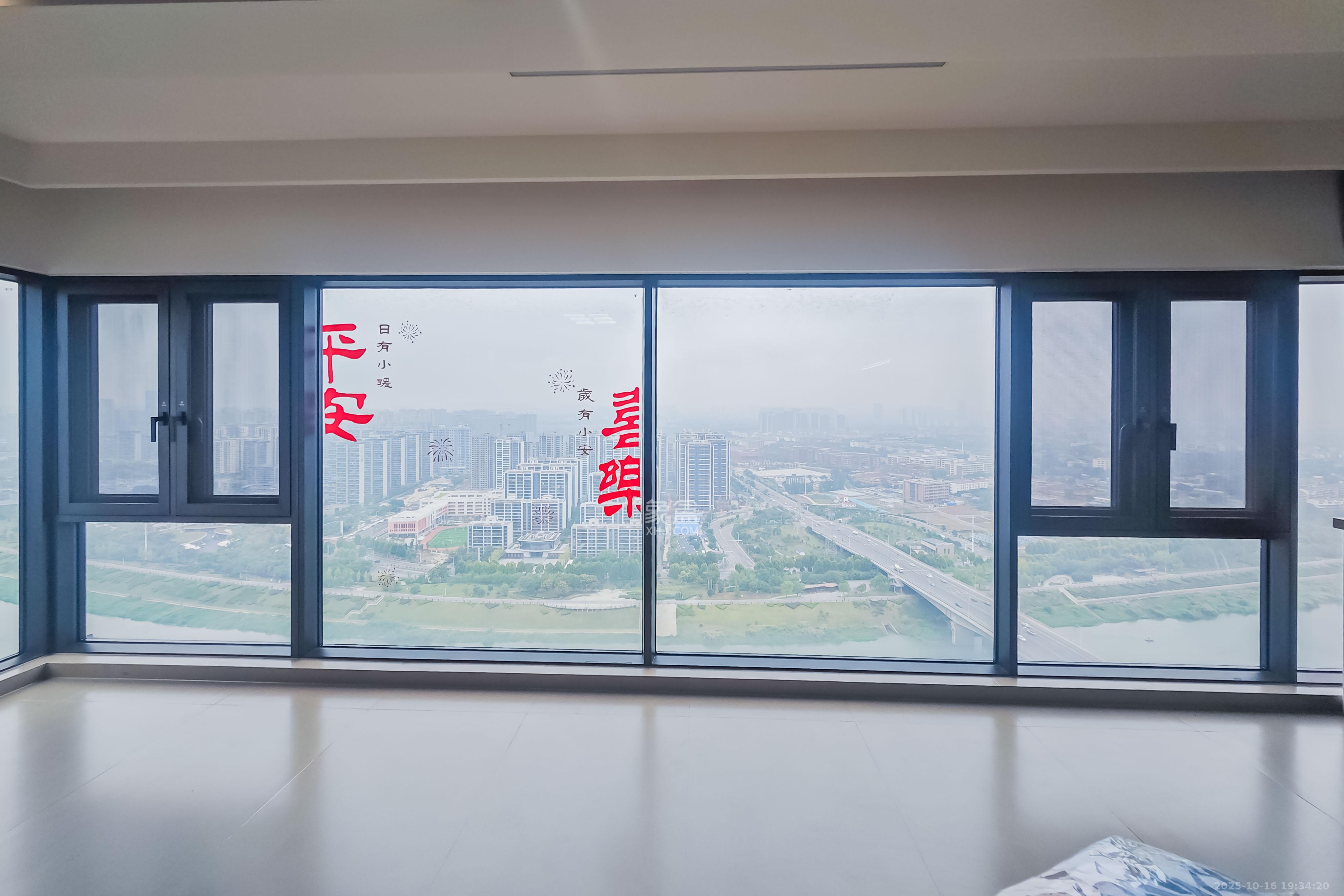 阳光城尚东湾愉景苑  4室2厅2卫    220.0万阳台