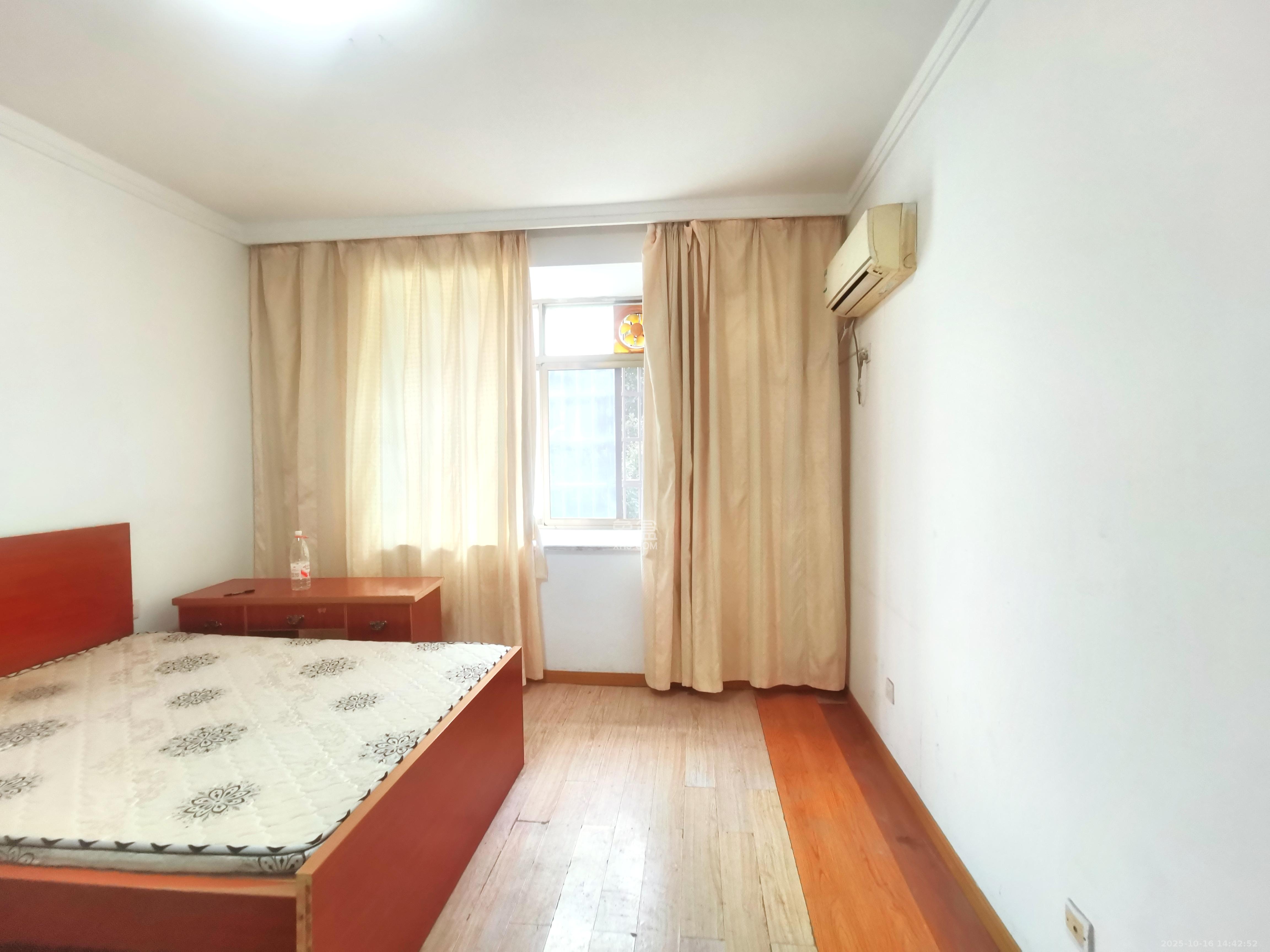 兴联母山小区  3室2厅2卫    1800.0元/月室内图