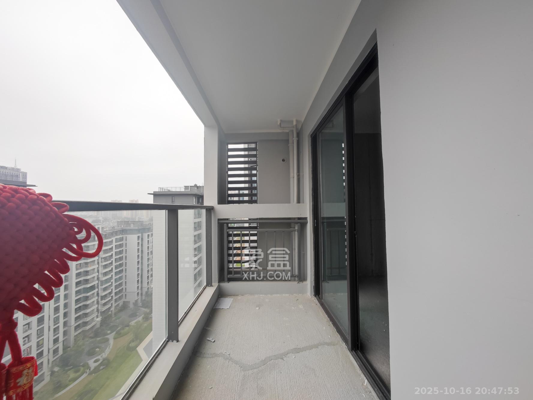 远洋红星天铂二期  3室2厅2卫    93.0万阳台