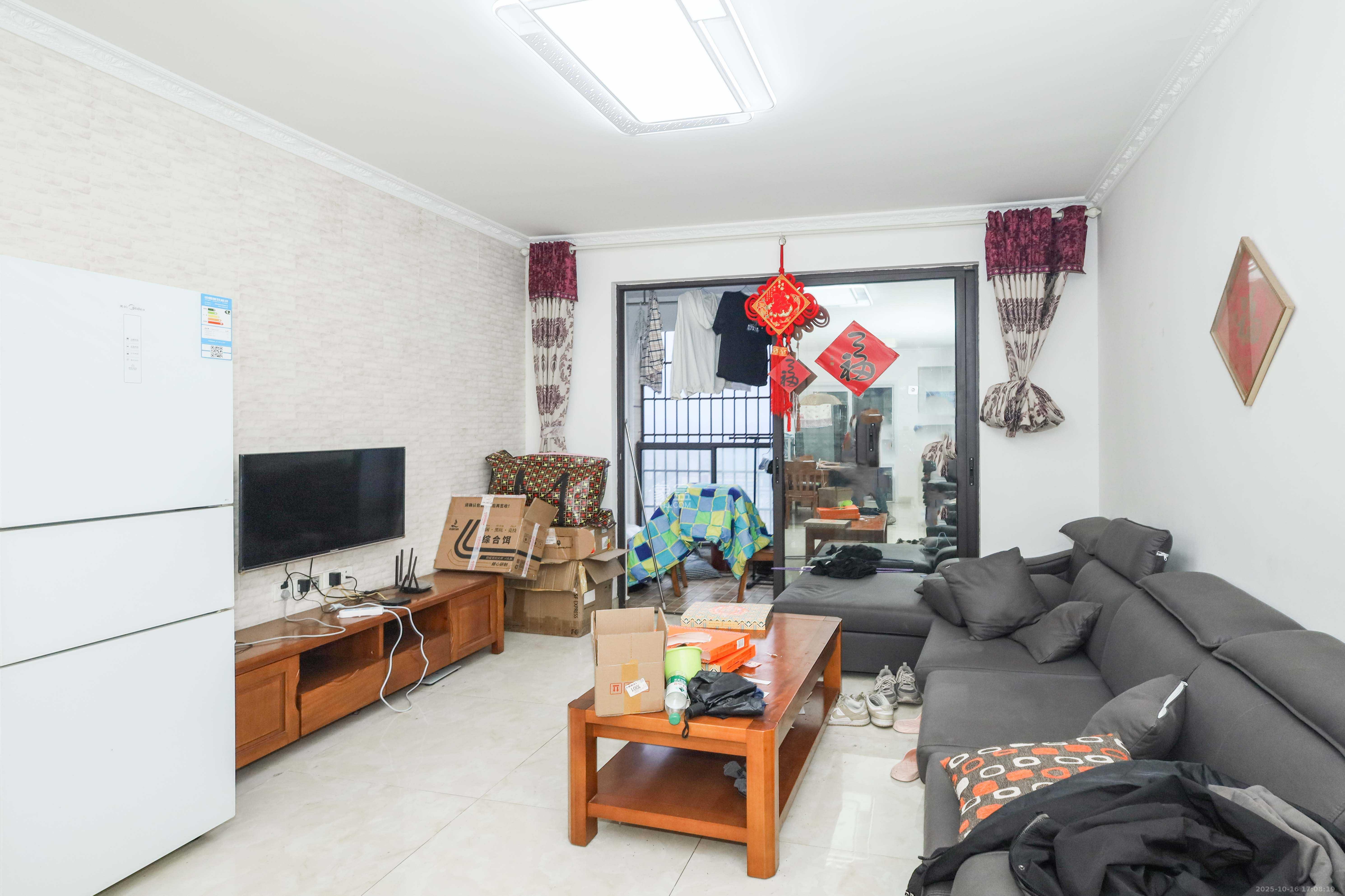 麓谷星辰  3室2厅1卫    85.0万客厅