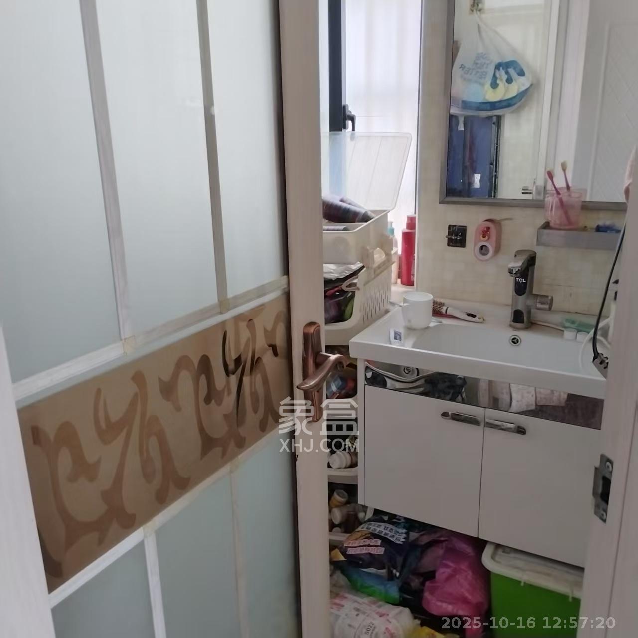 新盛珑璟台 3室2厅2卫 2600.0元/月 新盛珑璟台 3室2厅2卫 2600.0元/月室内图