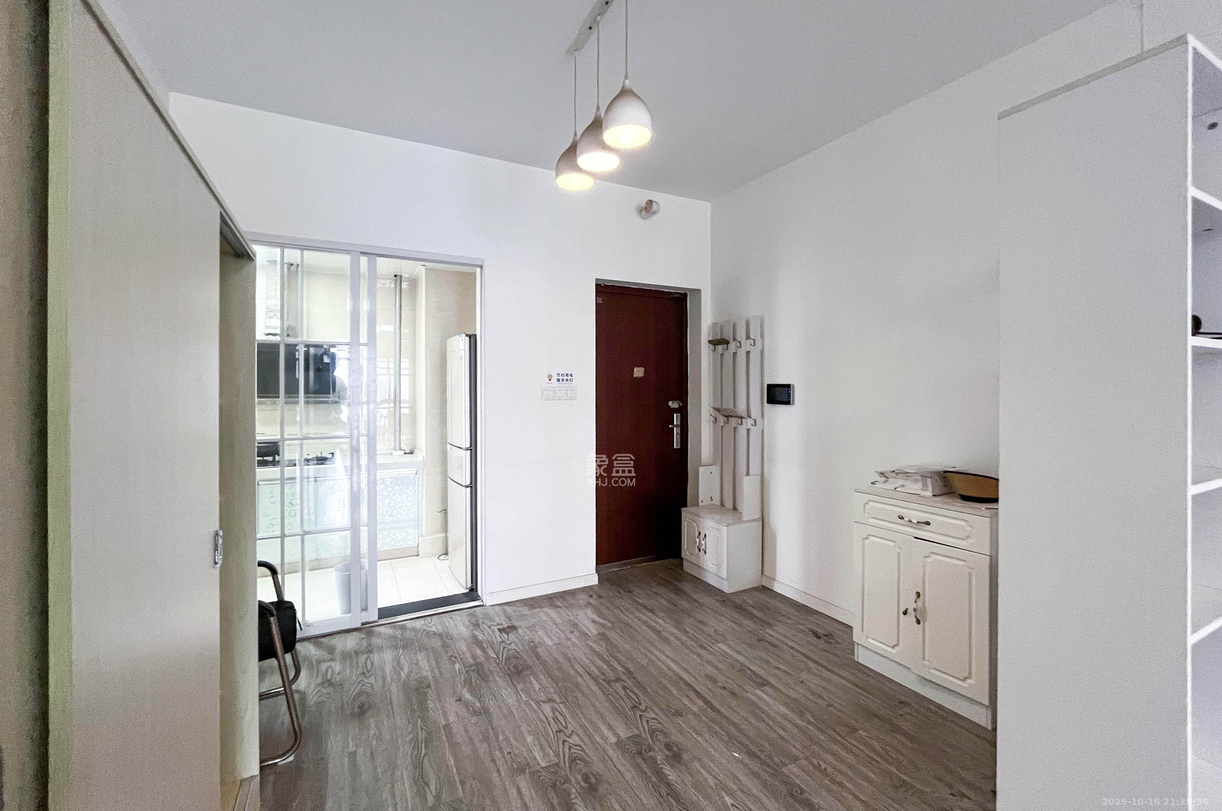 中建梅溪湖中心 3室2厅1卫 128.0万 中建梅溪湖中心 3室2厅1卫 128.0万客厅