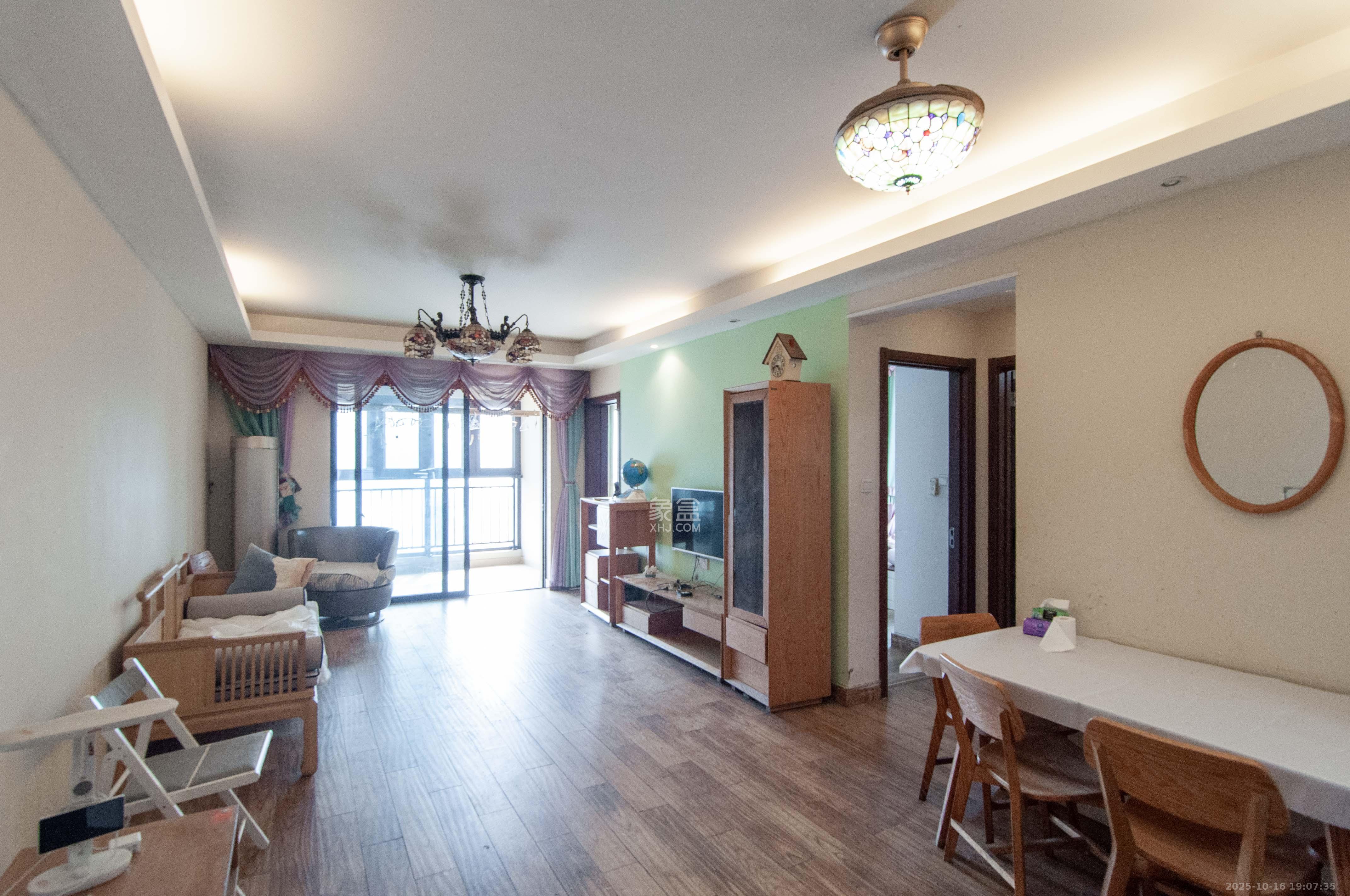 万科里梅溪郡 3室2厅1卫 170.0万 万科里梅溪郡 3室2厅1卫 170.0万客厅