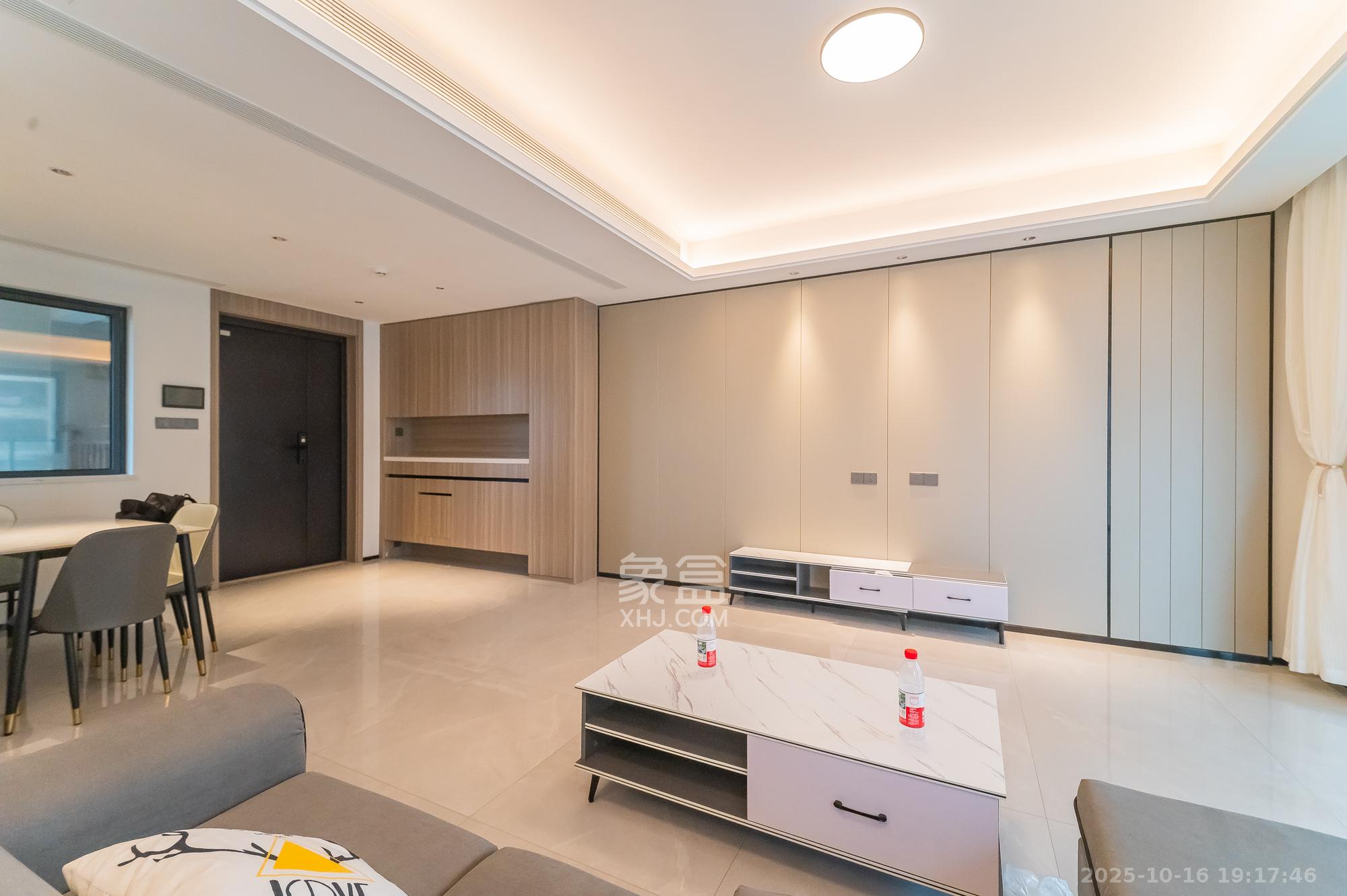 三一云谷 4室2厅2卫 135.8万 三一云谷 4室2厅2卫 135.8万客厅