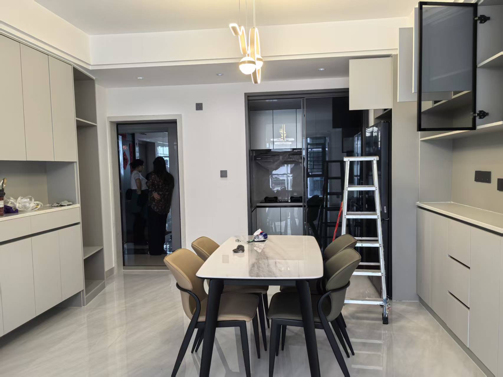 互助小区电梯房  3室2厅2卫    2200.0元/月室内图