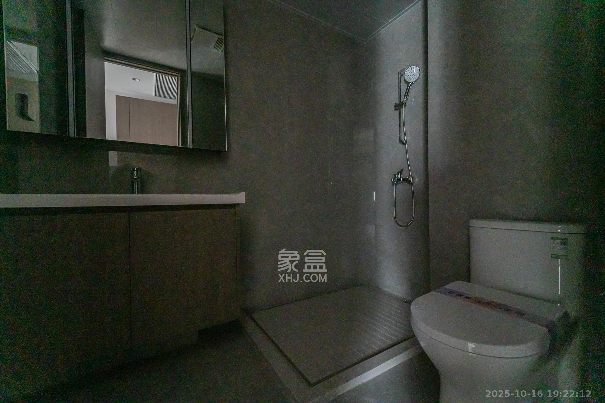 万科松湖天地 4室2厅3卫 240.0万 万科松湖天地 4室2厅3卫 240.0万卫生间