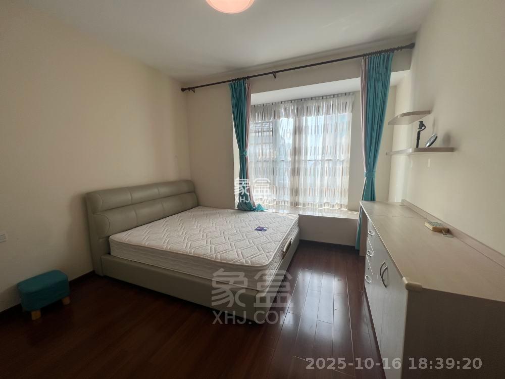 晋合湘水湾三期  4室2厅2卫    2700.0元/月室内图