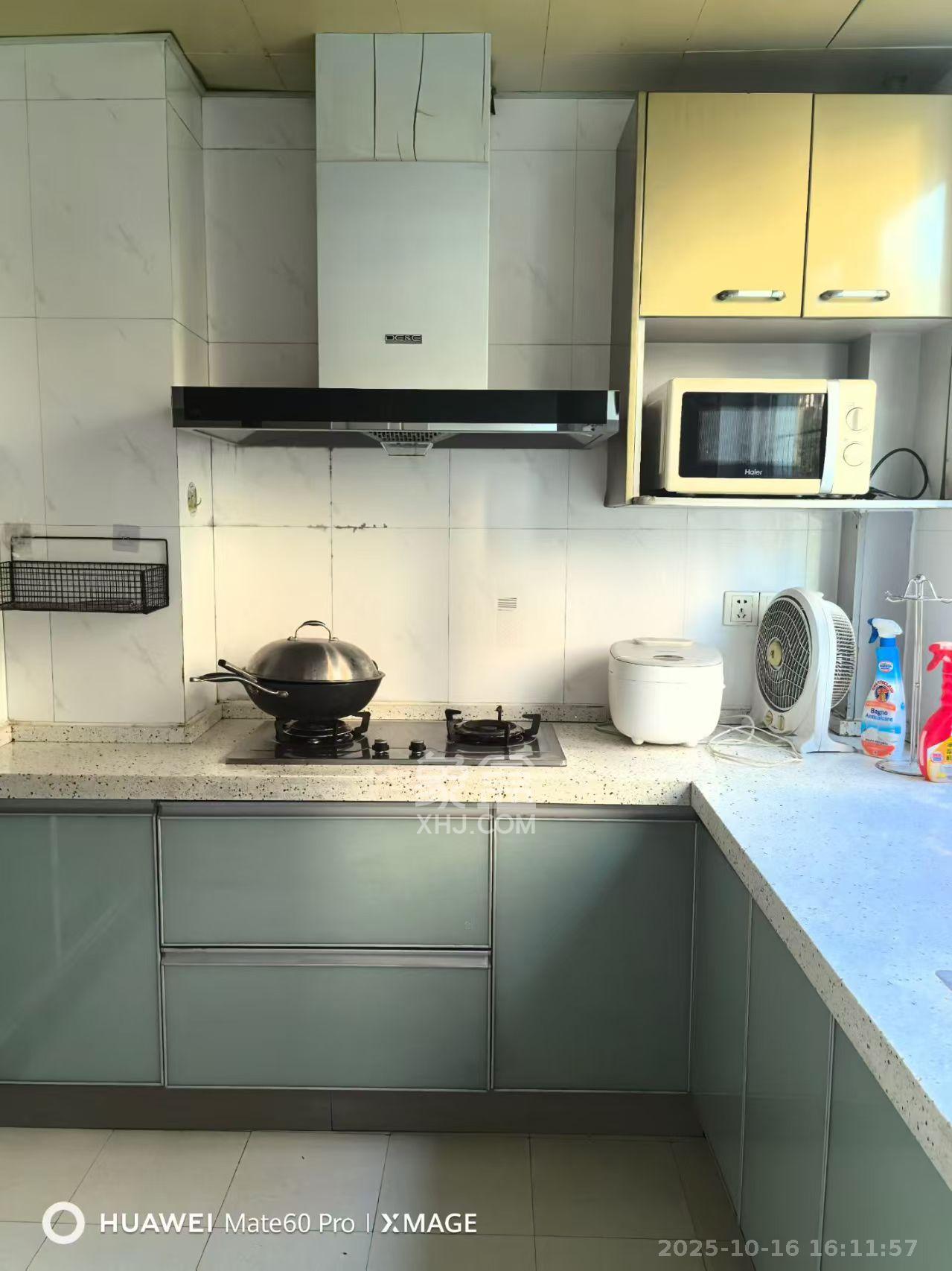 玛依拉山庄  3室2厅2卫    2700.0元/月 玛依拉山庄  3室2厅2卫    2700.0元/月室内图