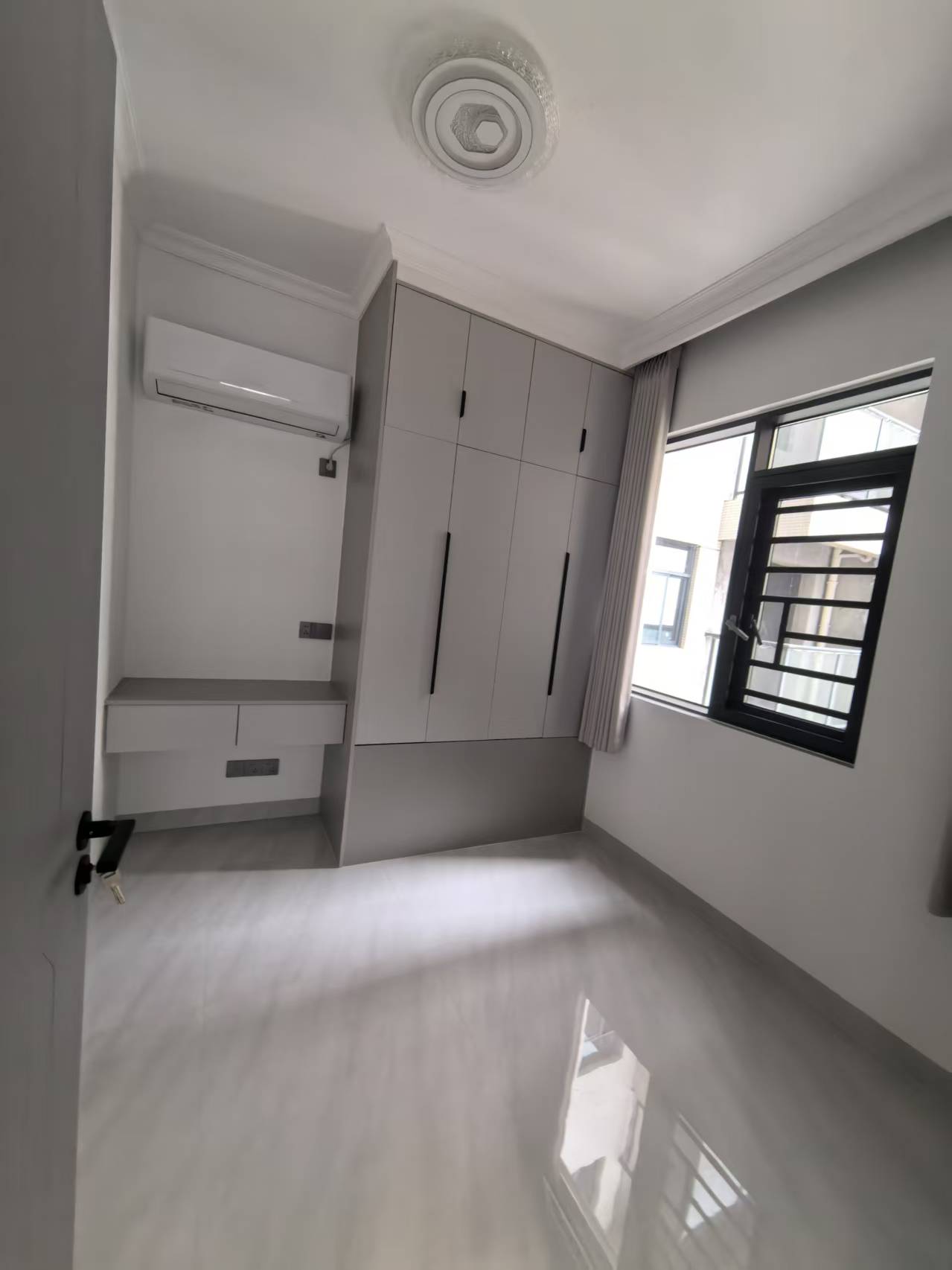 互助小区电梯房  3室2厅2卫    2200.0元/月室内图