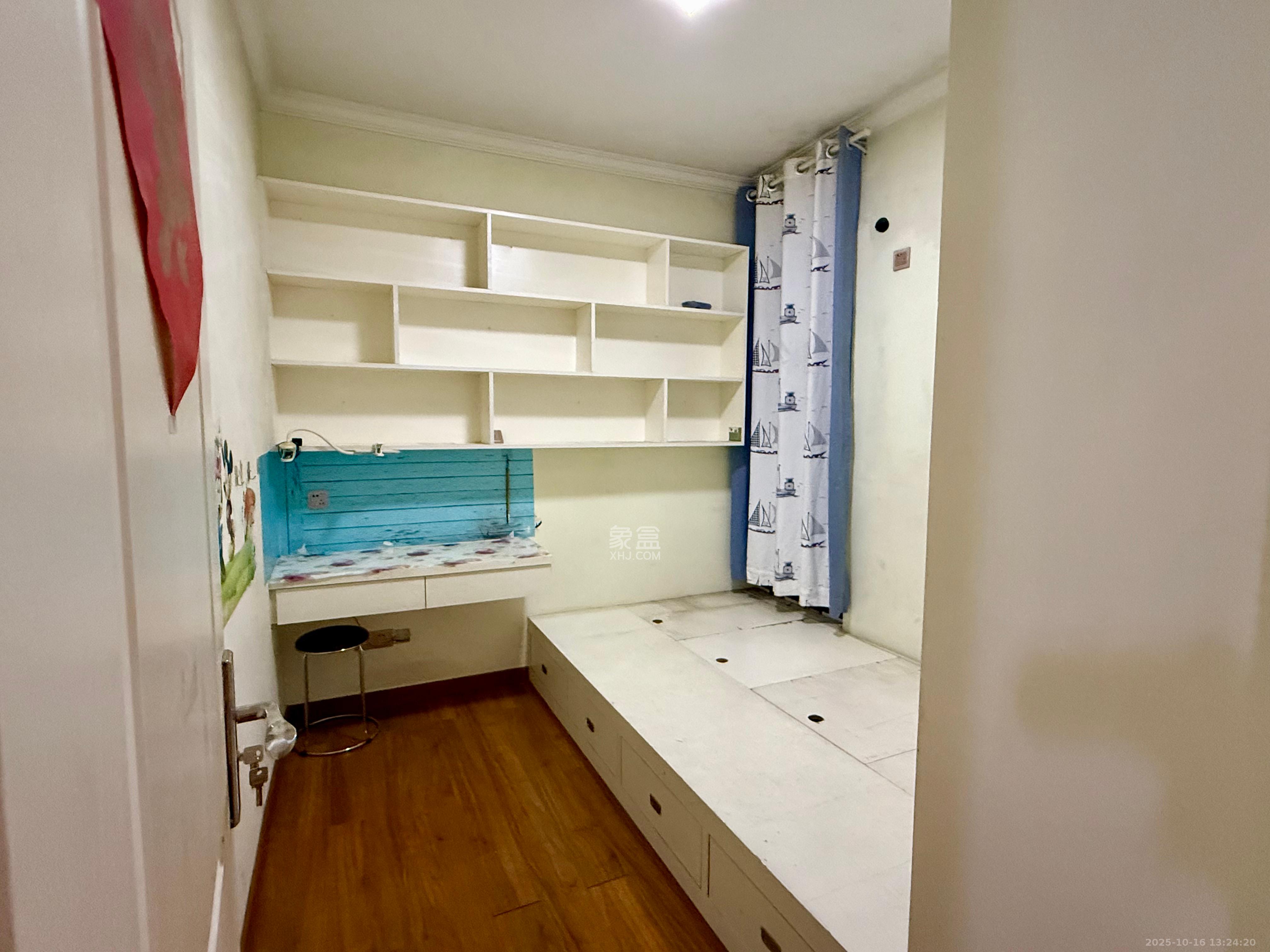 绿地海外滩一期  3室2厅1卫    1680.0元/月室内图