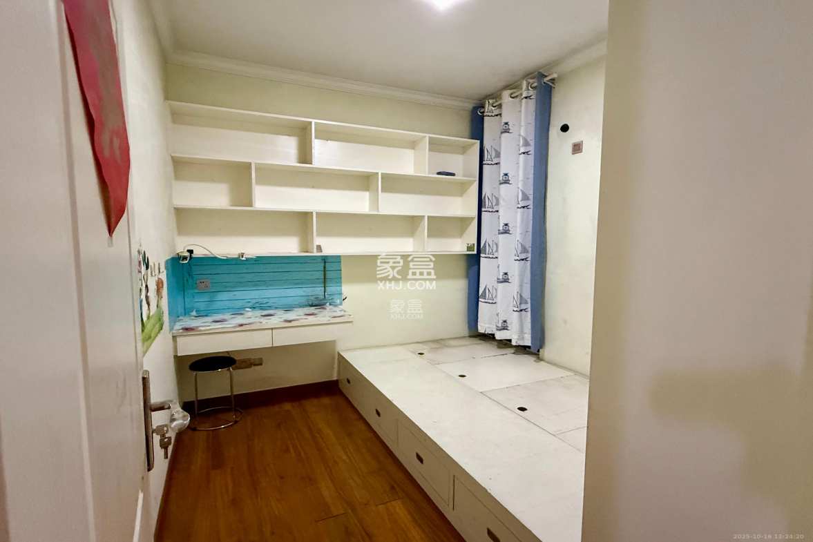 绿地海外滩一期  3室2厅1卫    1680.0元/月 绿地海外滩一期  3室2厅1卫    1680.0元/月室内图