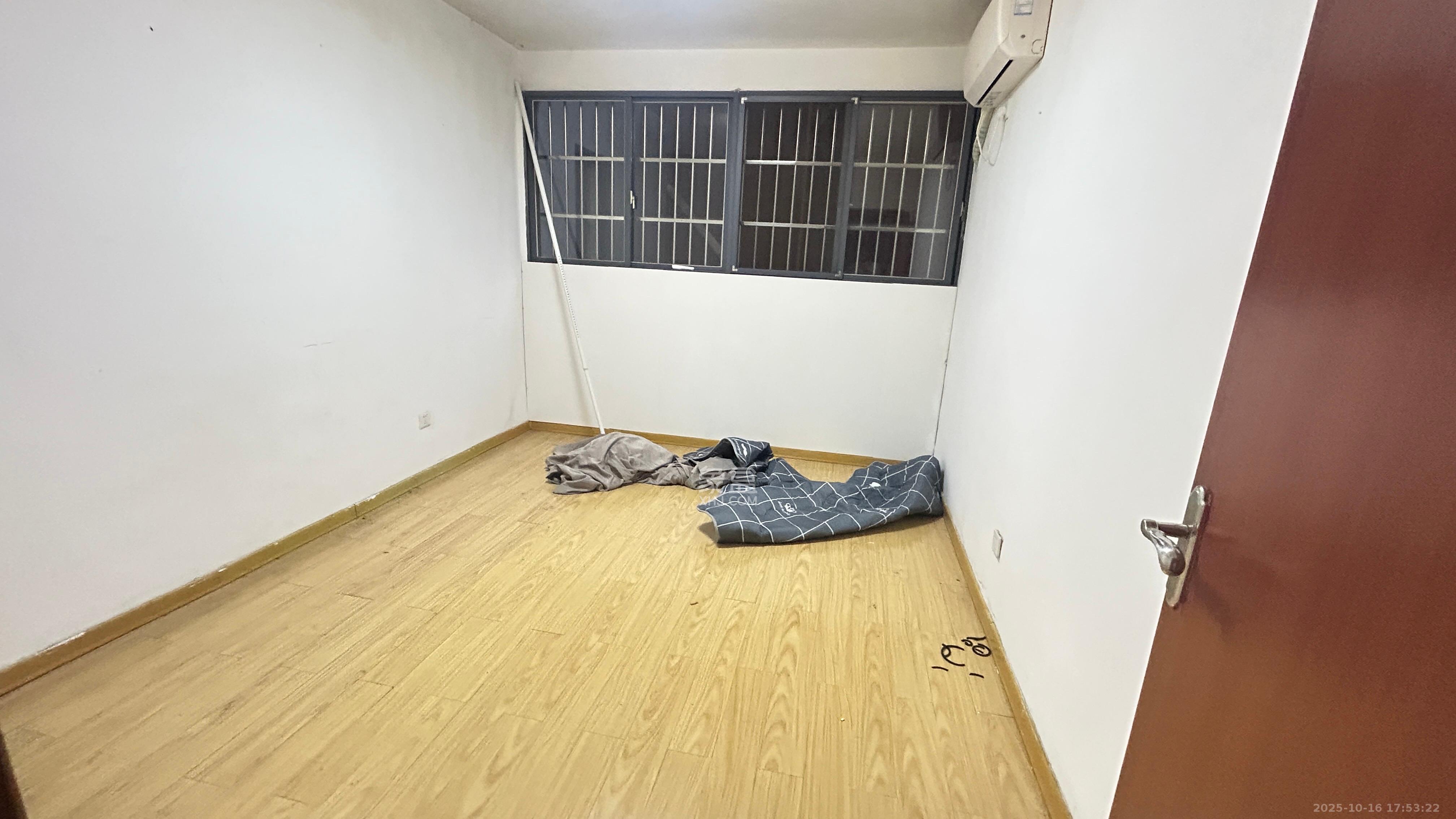 华润凤凰城二期  5室2厅2卫    2500.0元/月室内图