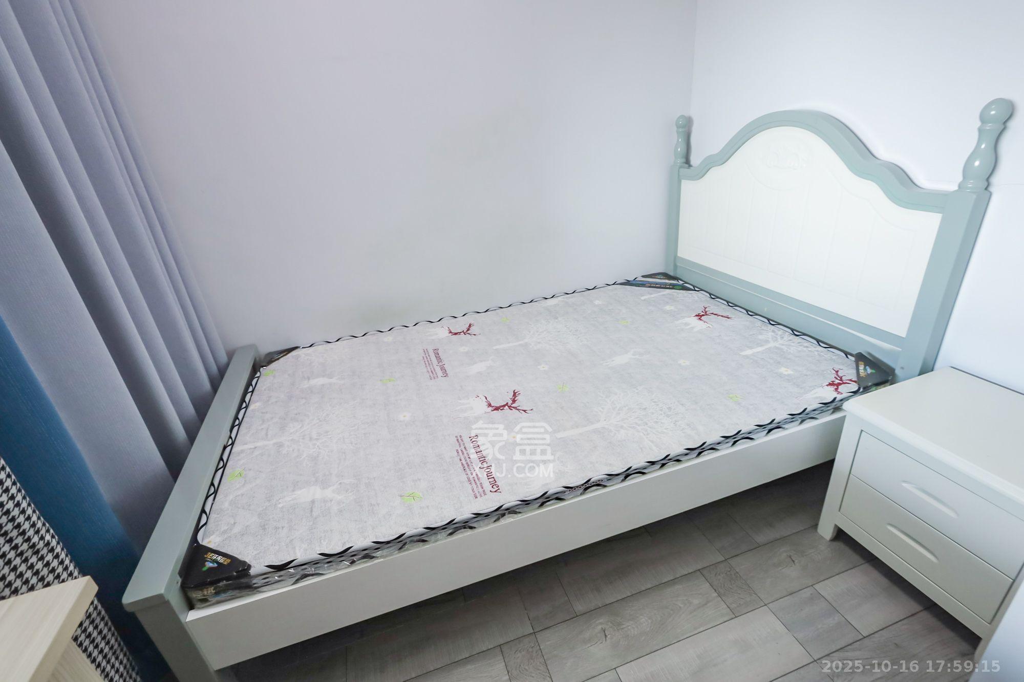 世茂铂翠湾四期(世茂悦享) 3室2厅1卫 3200.0元/月 世茂铂翠湾四期(世茂悦享) 3室2厅1卫 3200.0元/月室内图