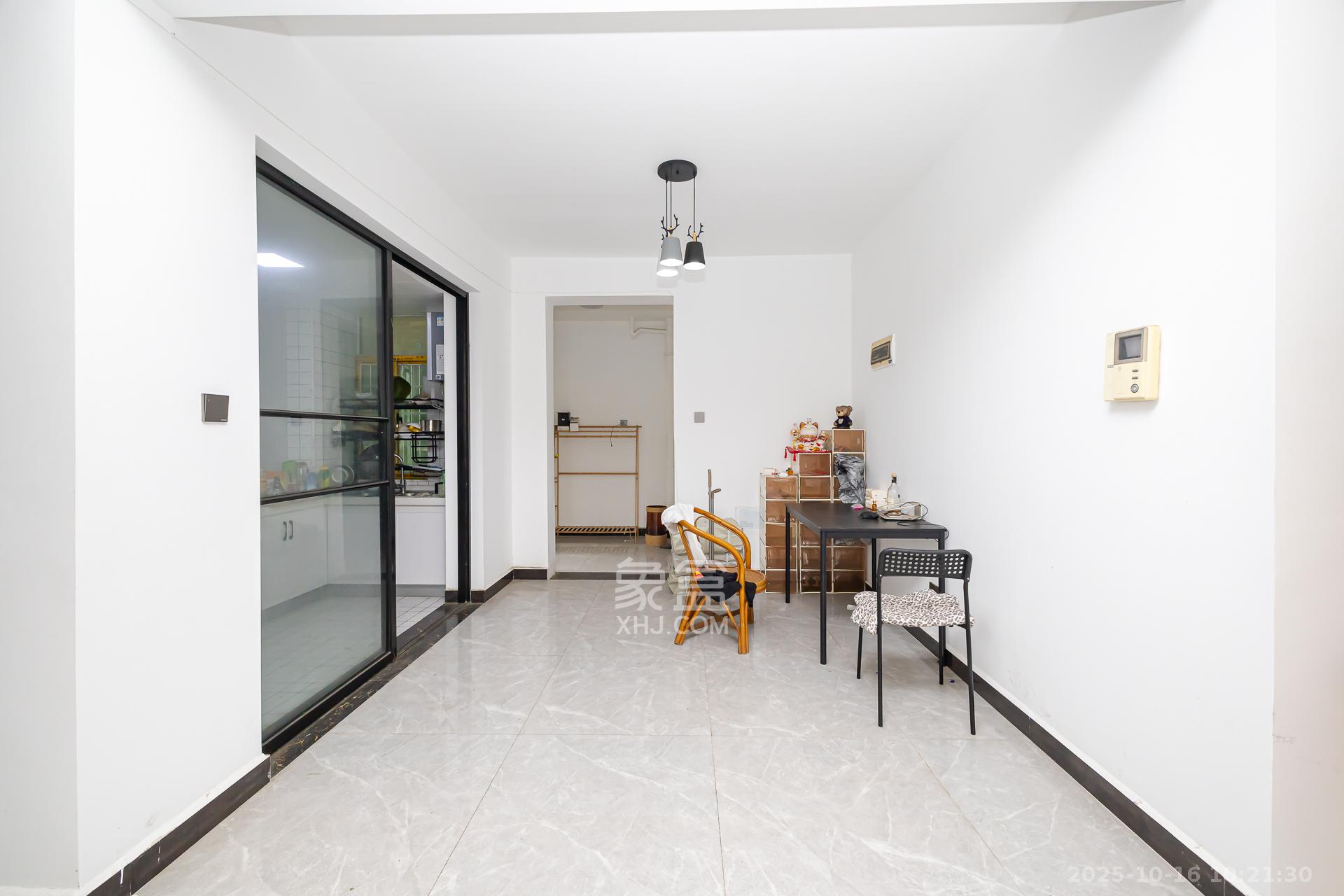 长高圆梦佳苑  3室2厅2卫    62.0万客厅