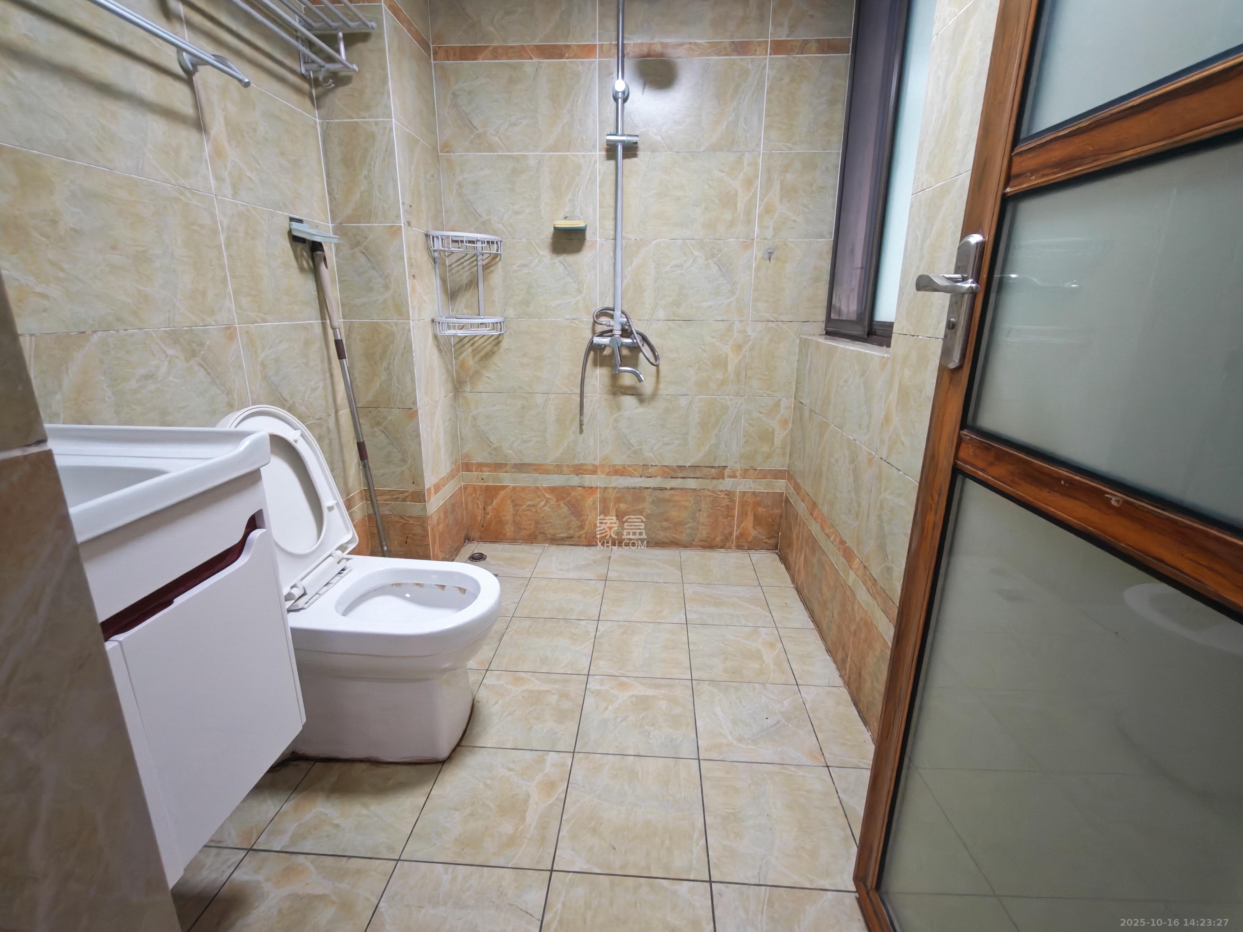 绿地中央广场 3室2厅1卫 2900.0元/月 绿地中央广场 3室2厅1卫 2900.0元/月室内图