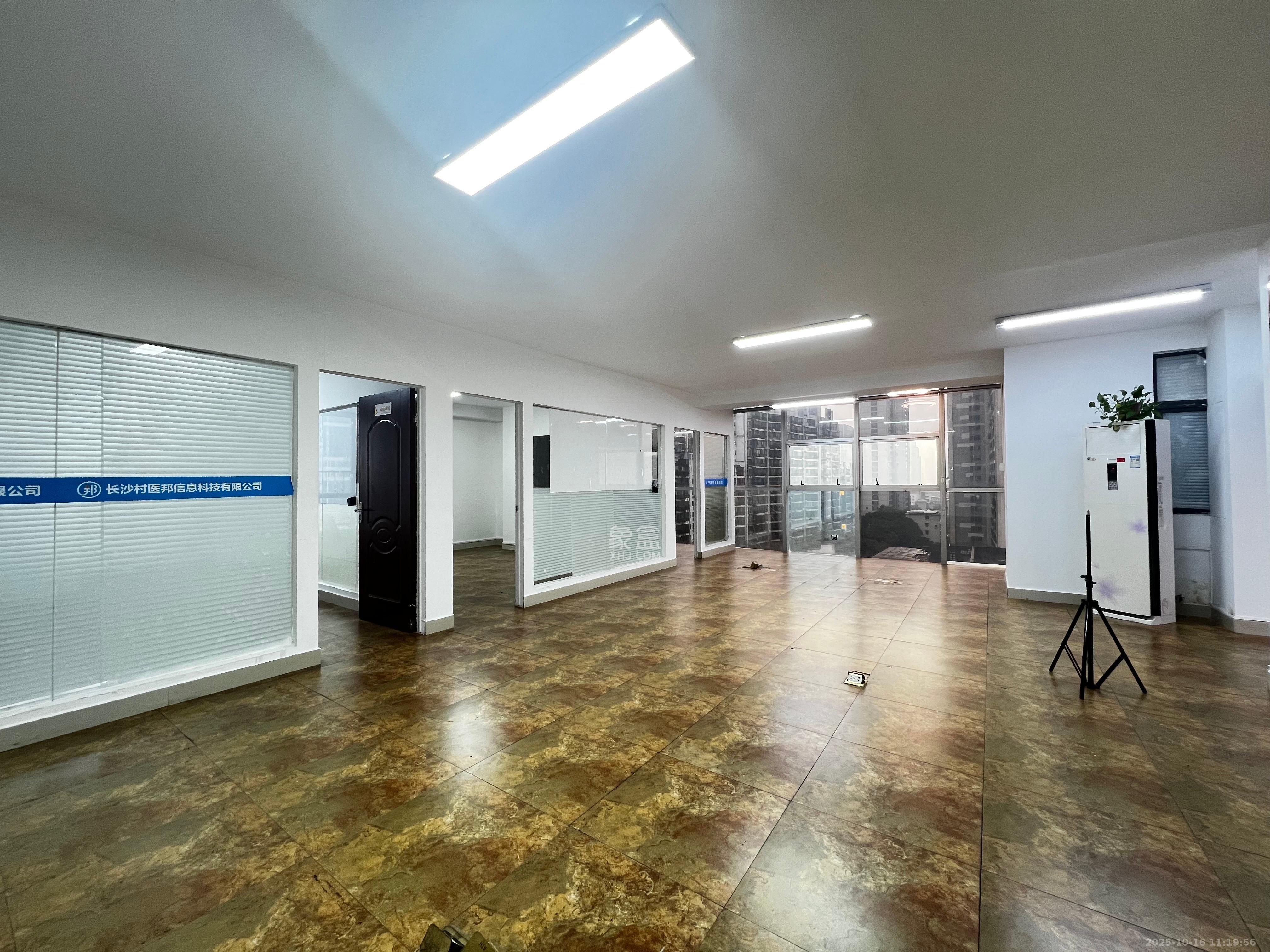 新时代广场   24.15㎡      4200.0元/月室内图