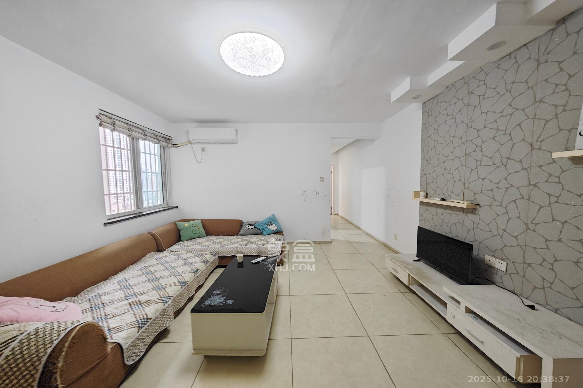 华韵07  2室1厅1卫    52.5万客厅