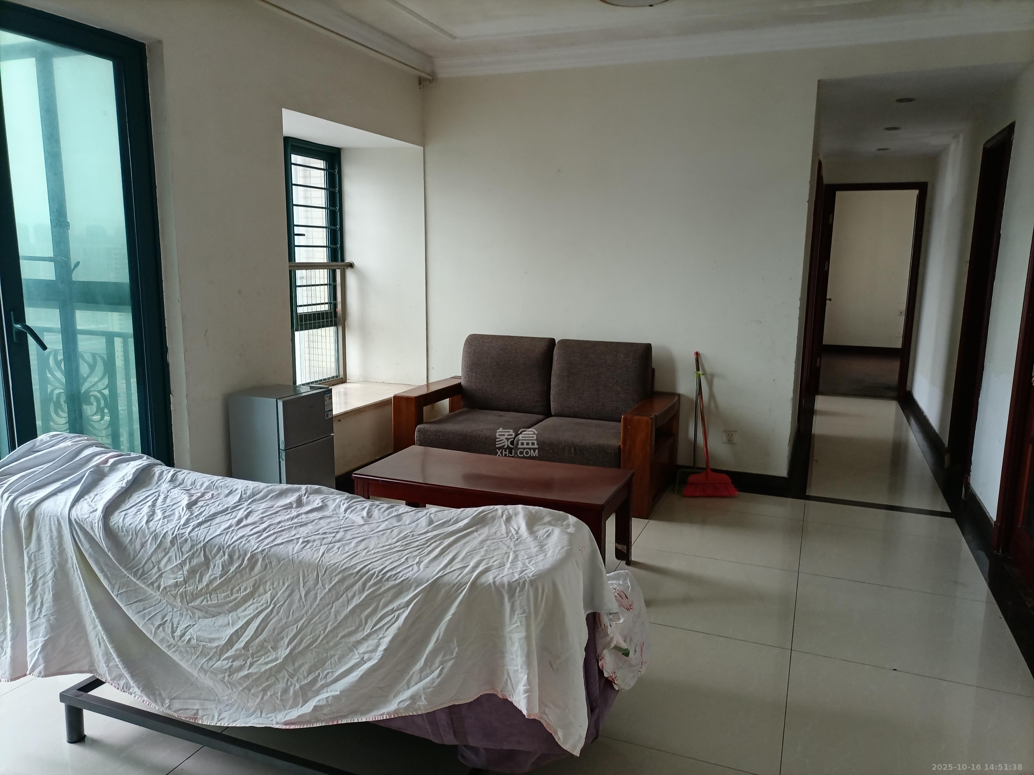 恒大绿洲  3室2厅2卫    2400.0元/月