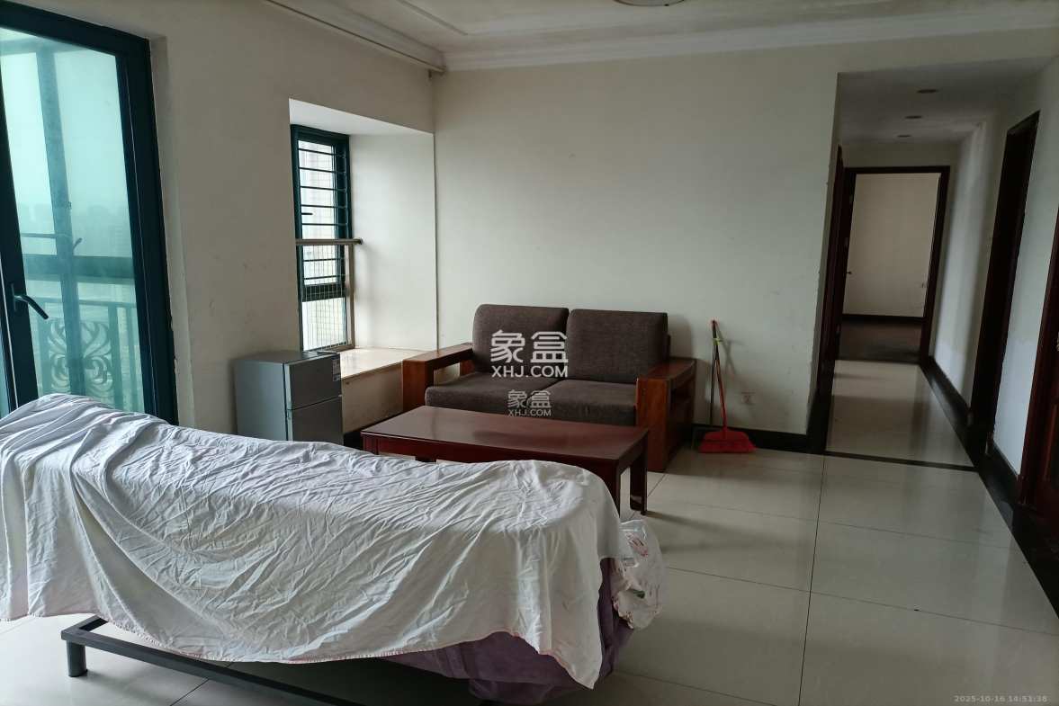 恒大绿洲 3室2厅2卫 2400.0元/月 恒大绿洲 3室2厅2卫 2400.0元/月室内图