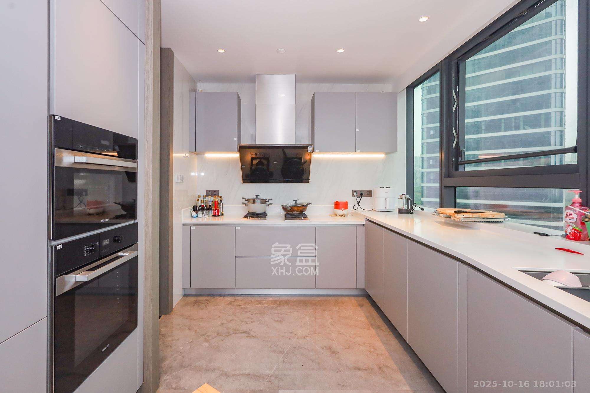 润和滨江湾  4室2厅4卫    1000.0万 润和滨江湾  4室2厅4卫    1000.0万厨房