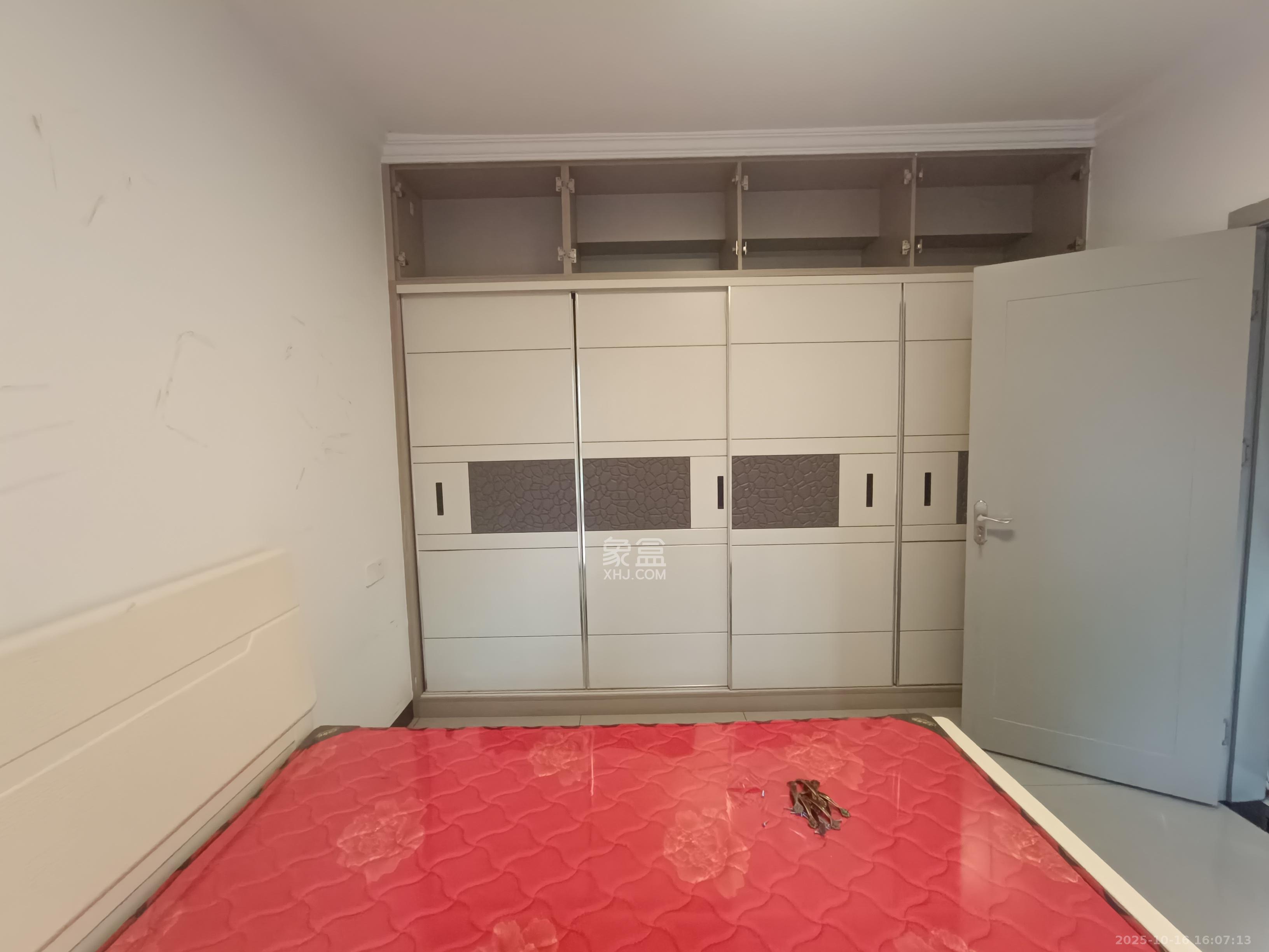 岳鞍阁小区  2室2厅1卫    1800.0元/月室内图