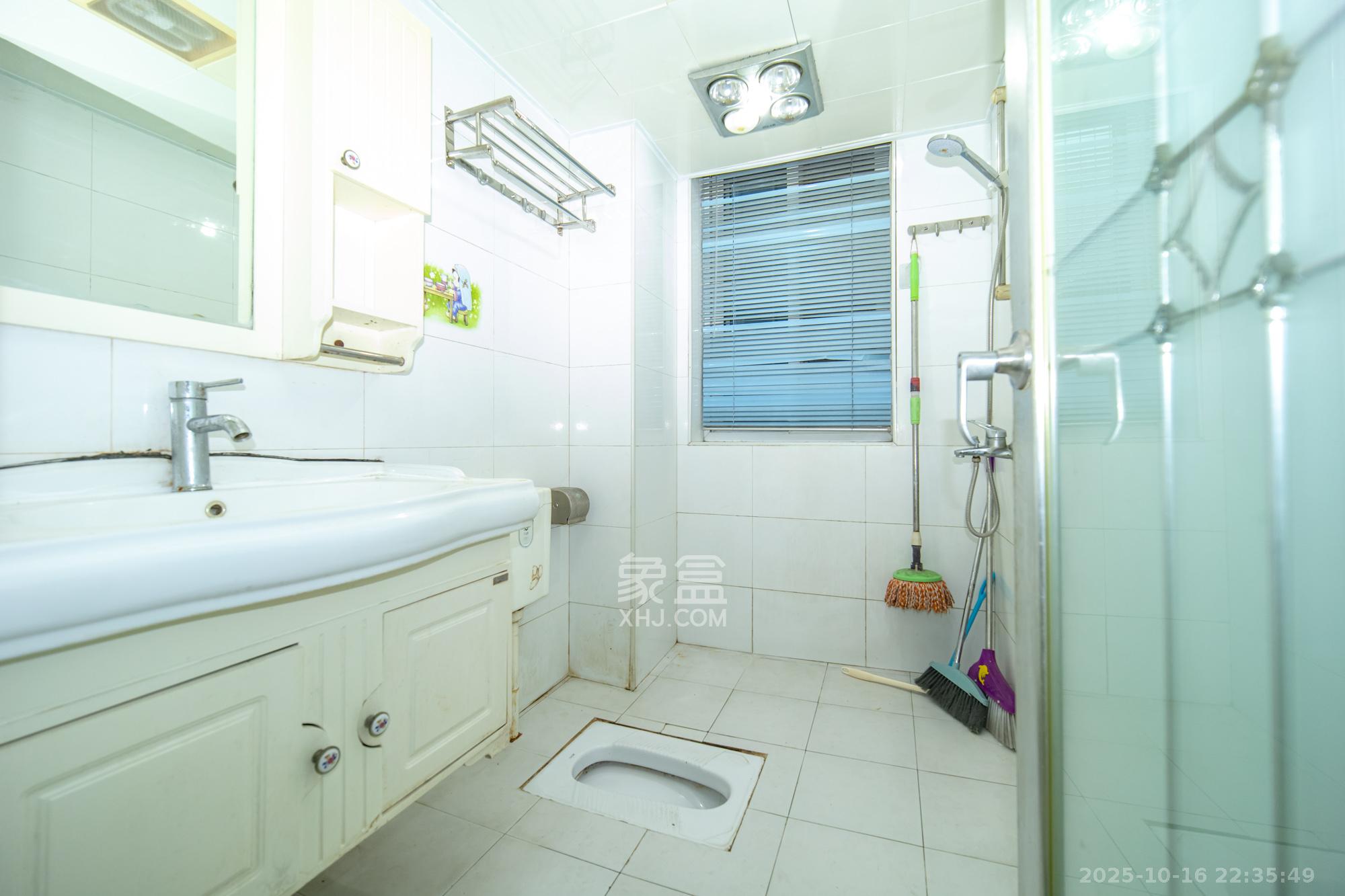 时代星城  2室2厅1卫    45.8万卫生间