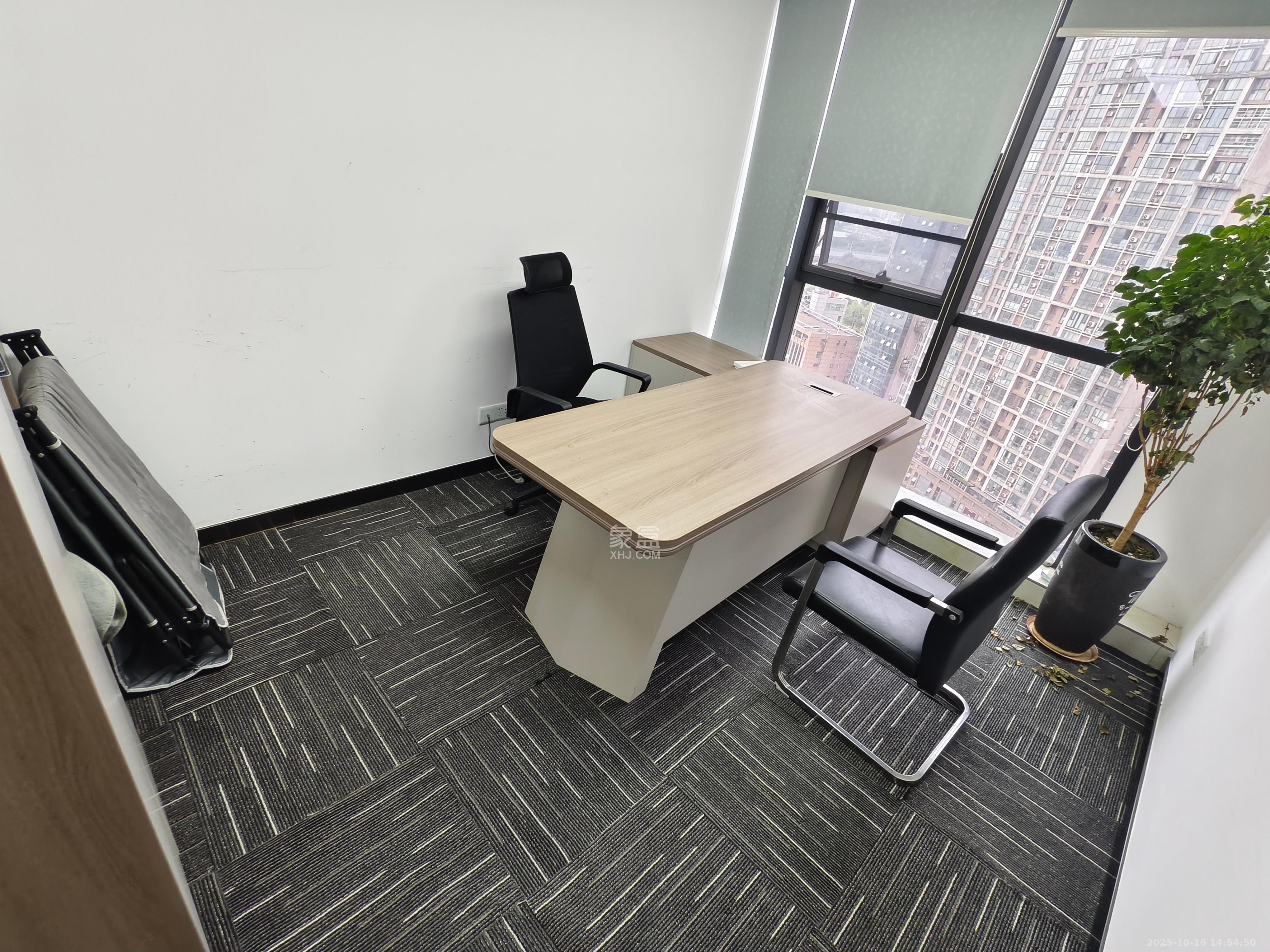 万坤图财富广场   260.0㎡      12000.0元/月室内图