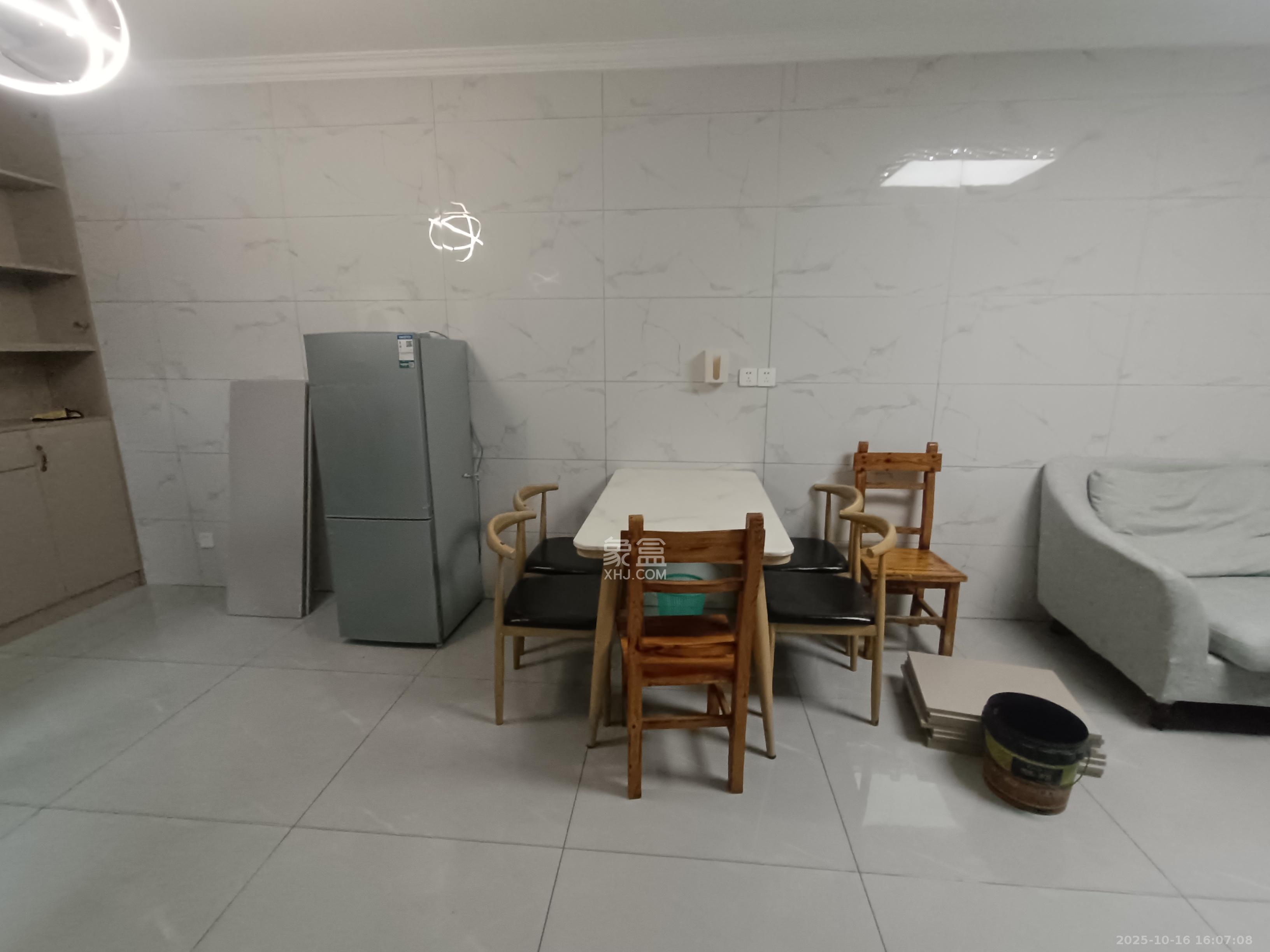 岳鞍阁小区  2室2厅1卫    1800.0元/月 岳鞍阁小区  2室2厅1卫    1800.0元/月室内图