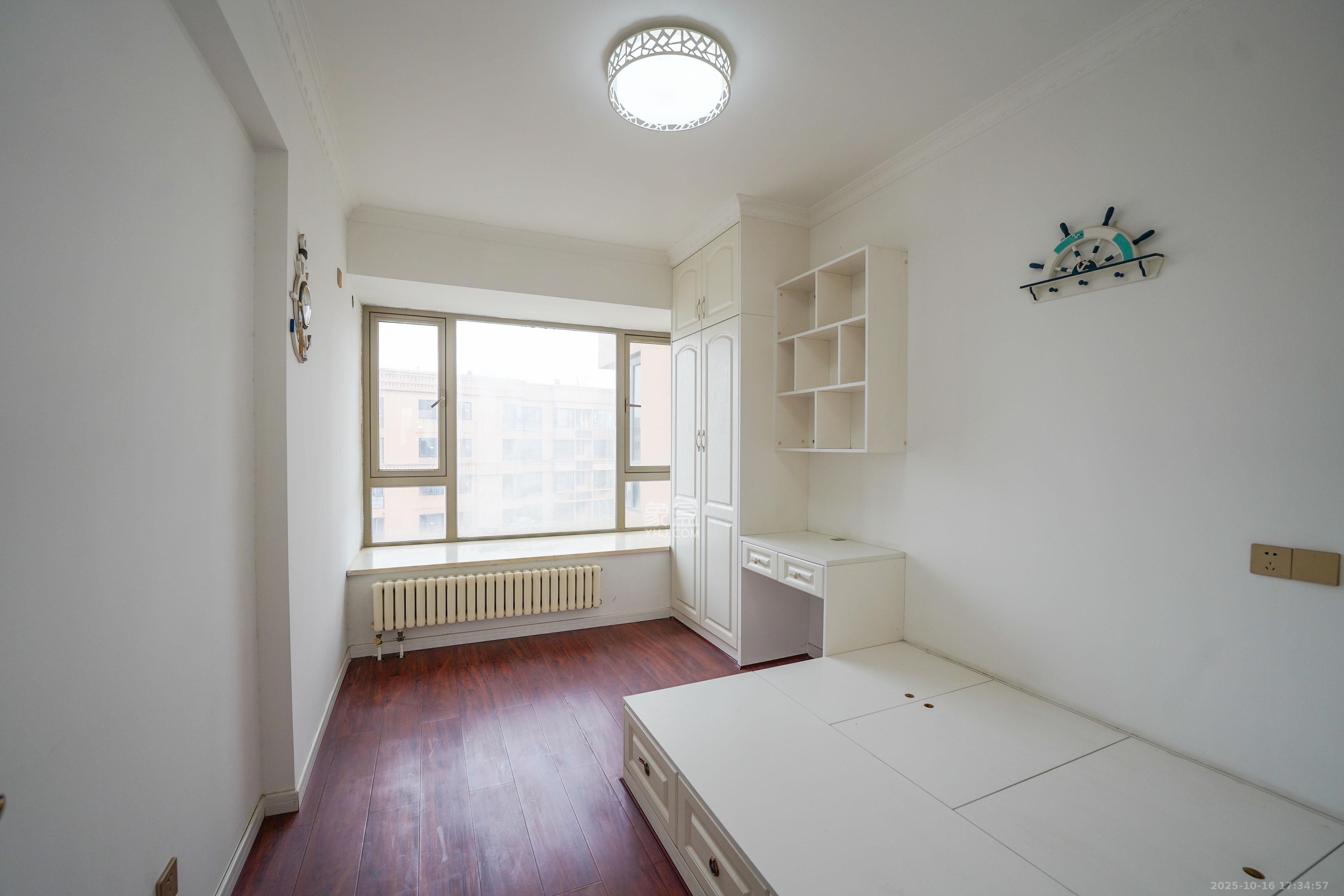 怡海星城  3室2厅2卫    72.0万卧室