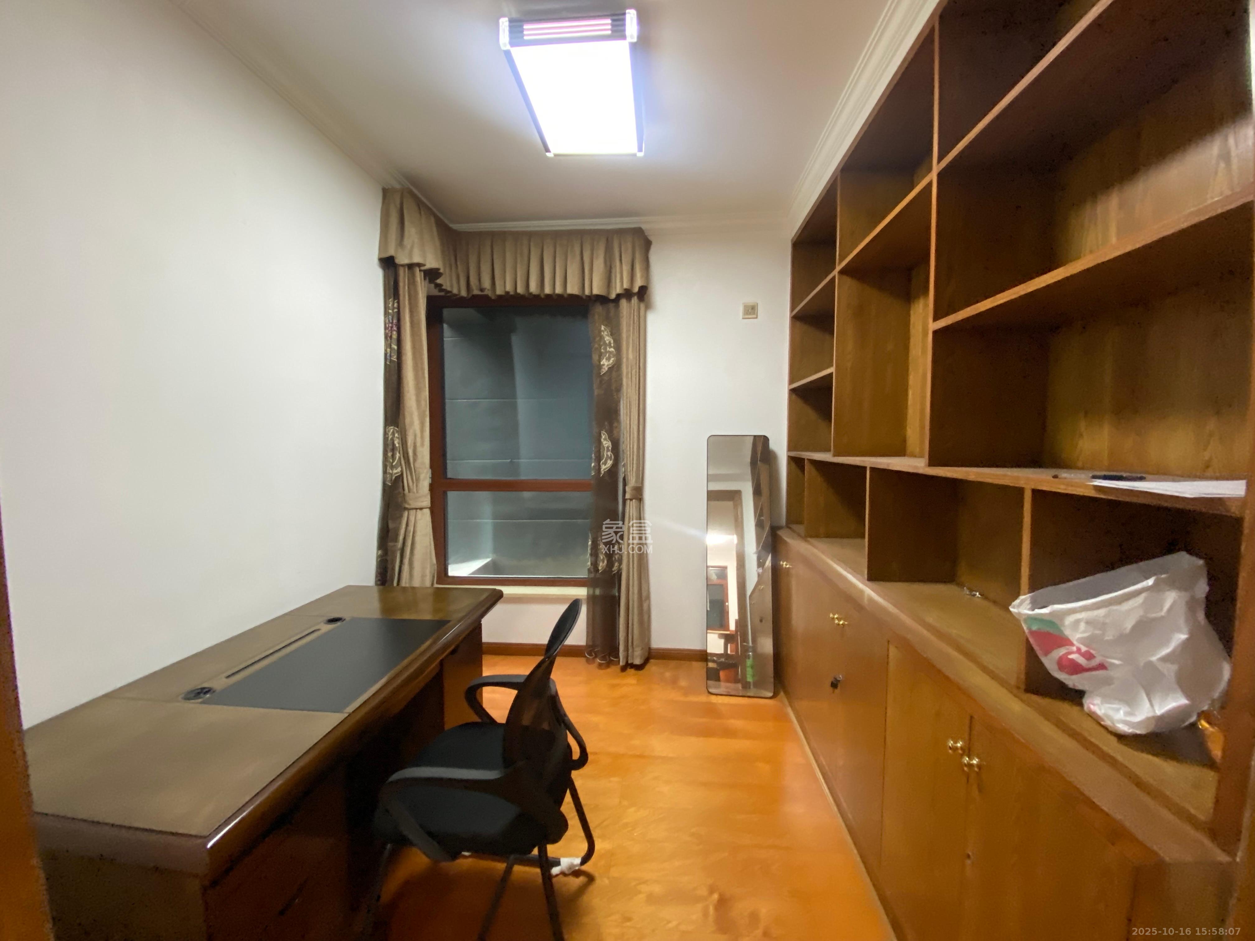 欧莱雅郡  3室2厅1卫    1900.0元/月室内图