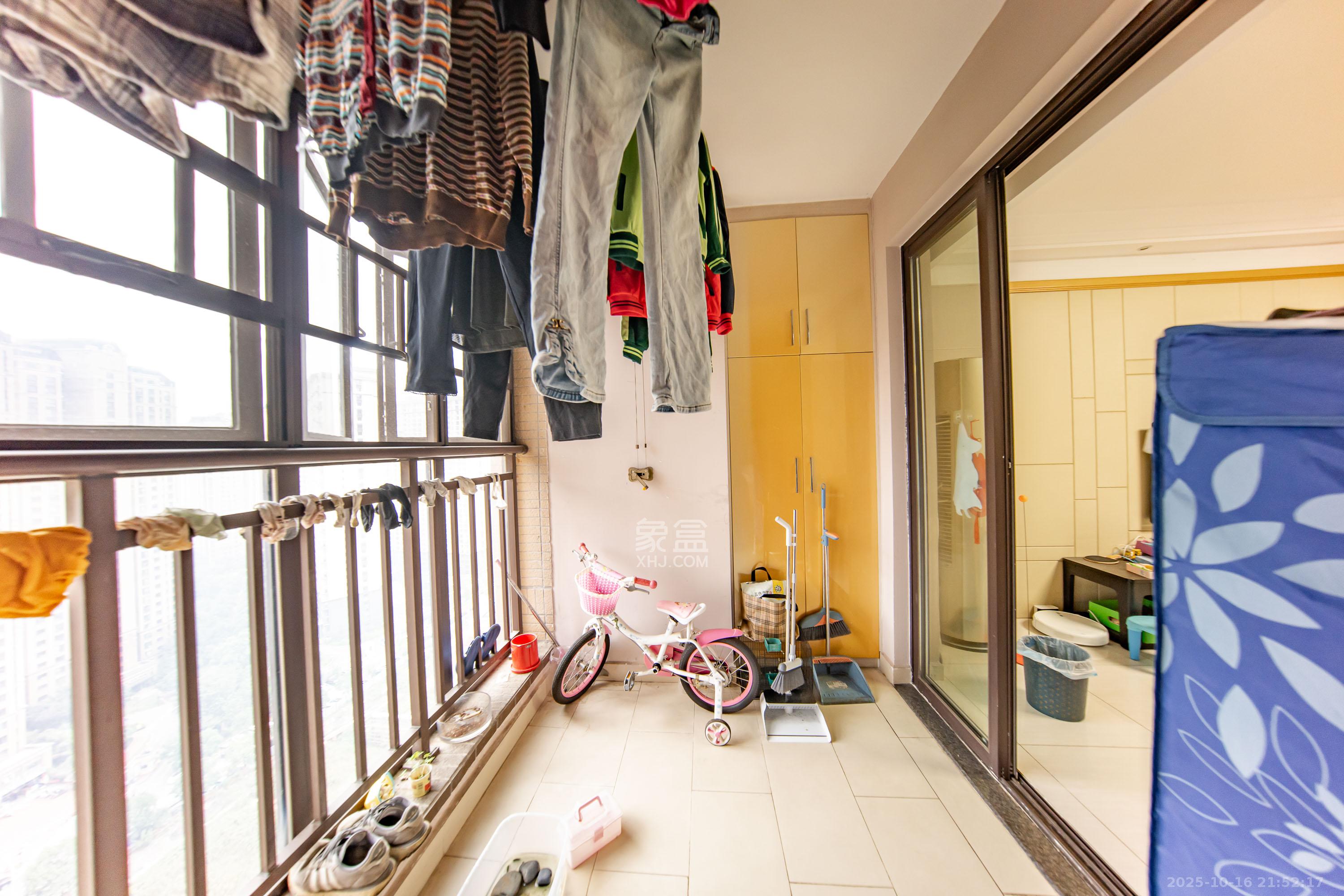 中海国际四期  4室2厅2卫    99.0万阳台