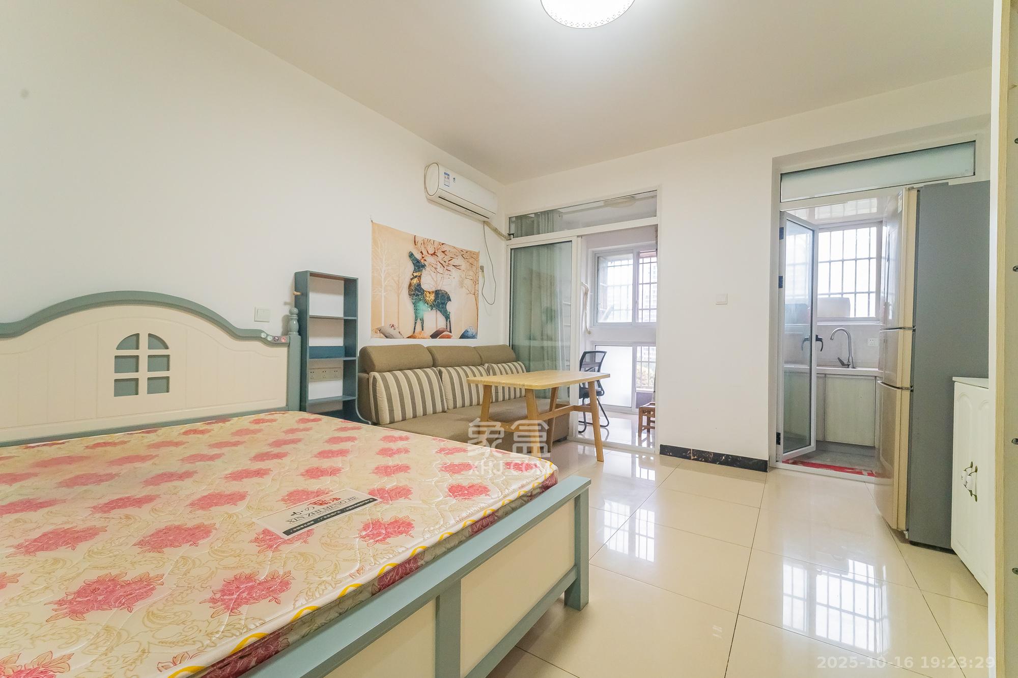 东方航标  1室1厅1卫    26.0万客厅